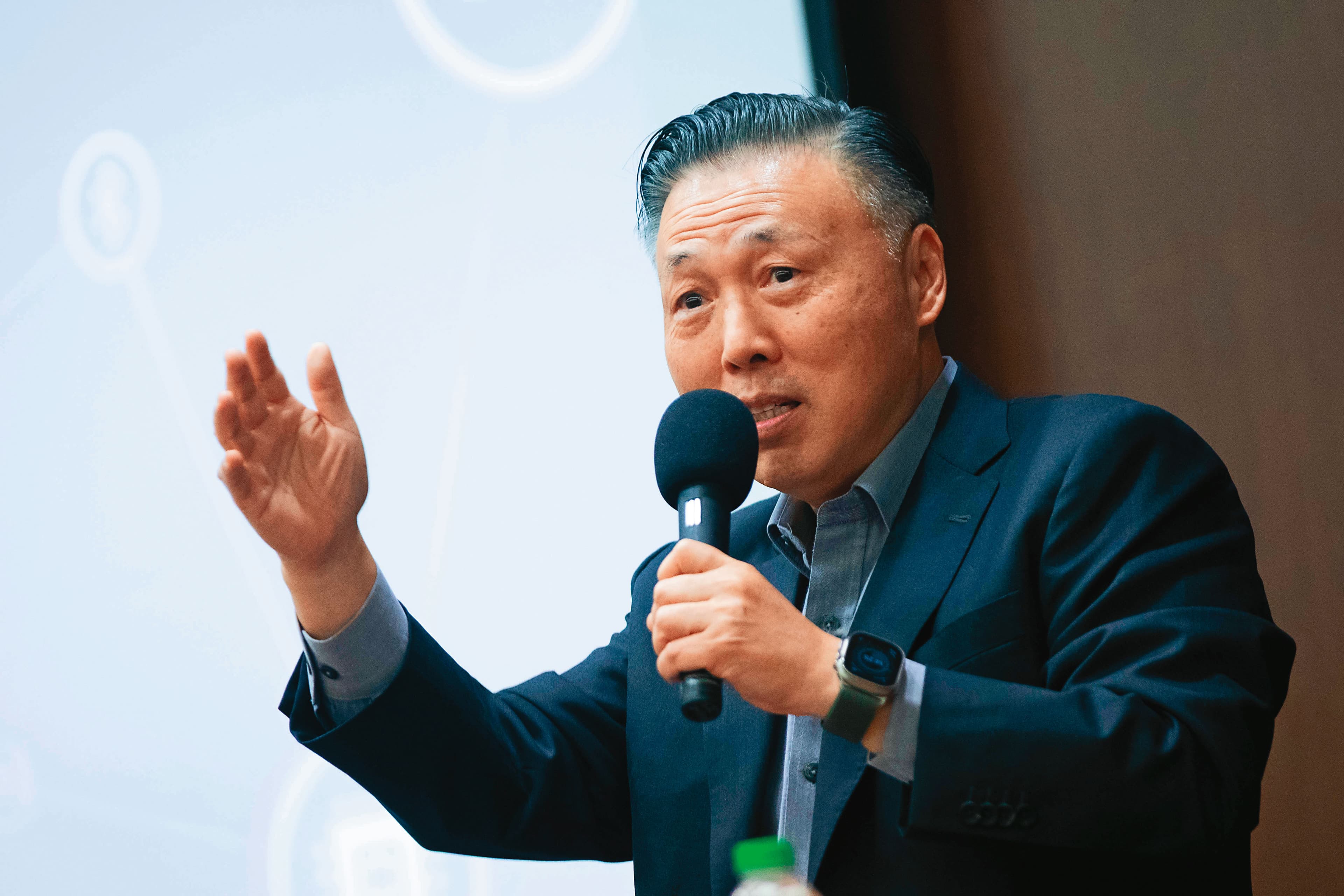 日月光執行長吳田玉日前在SEMICON TAIWAN預告未來4大趨勢,其中一項就點名矽光子。(日月光提供)