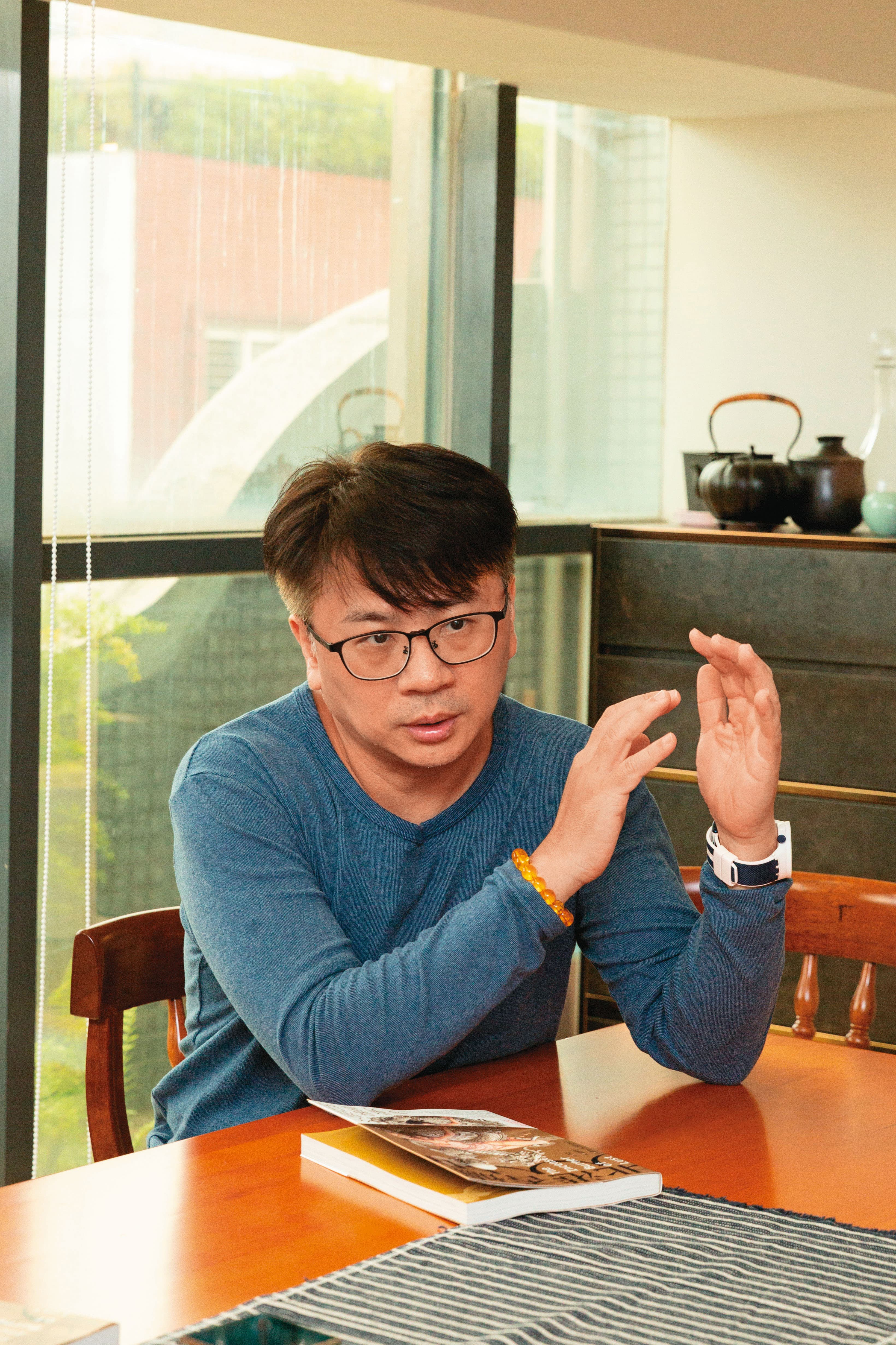 靜宜台文系負責本次改編企劃,系主任黃文成認為原作與漫畫的視角切換,創造出許多性別議題的討論空間。