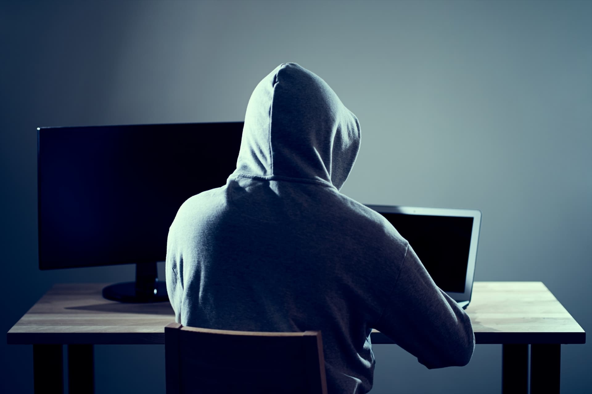 泰國28歲男老師不僅與未成年女學生發生性關係,更靠上傳制服色情影片到網站上,收取會員費供人觀看牟利。(示意圖,photoAC)