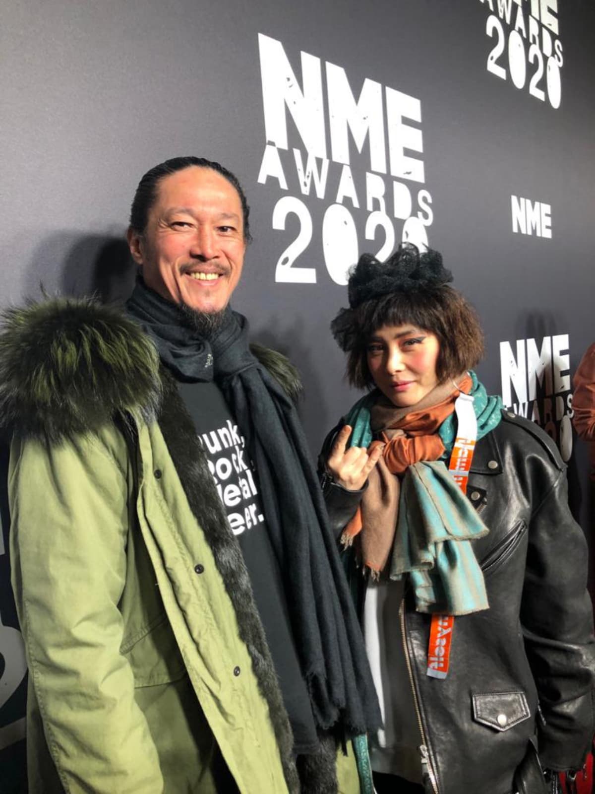何超儀感謝老公陳子聰多年來攜手共同努力，圖為兩人出席NME音樂獎。（852 Films提供）