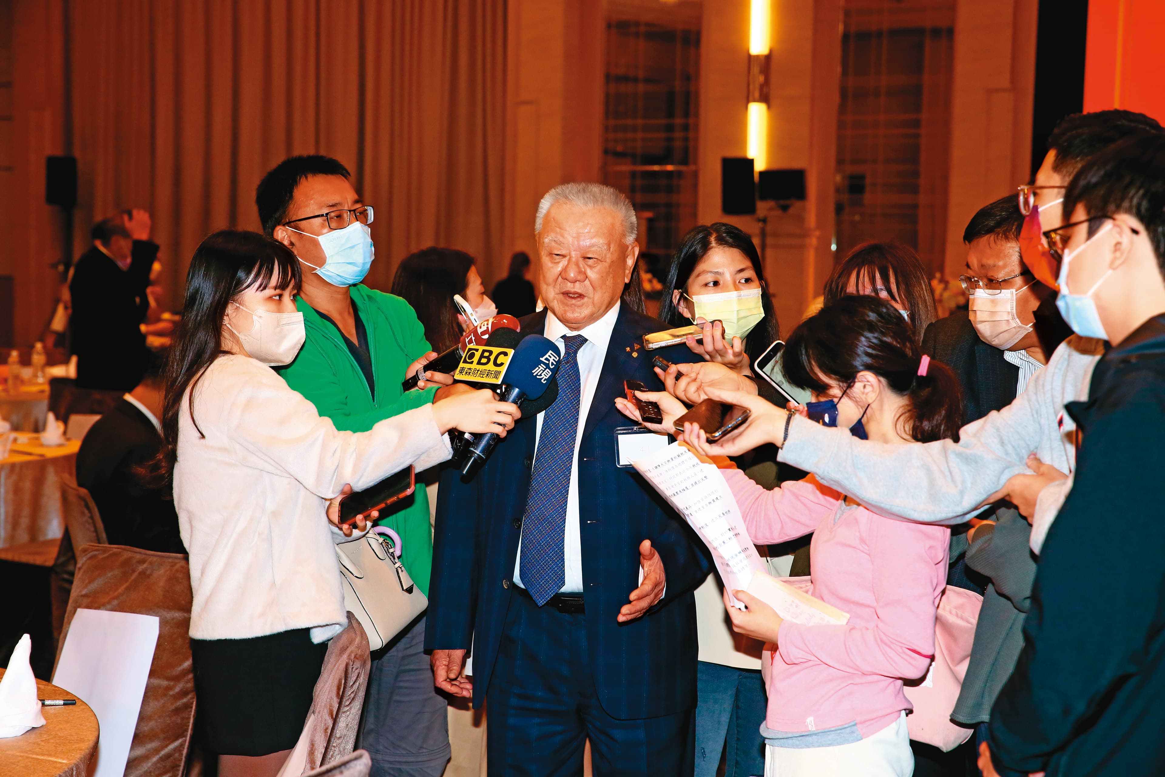 林伯豐經常對政策提出建言、替產業喉舌。