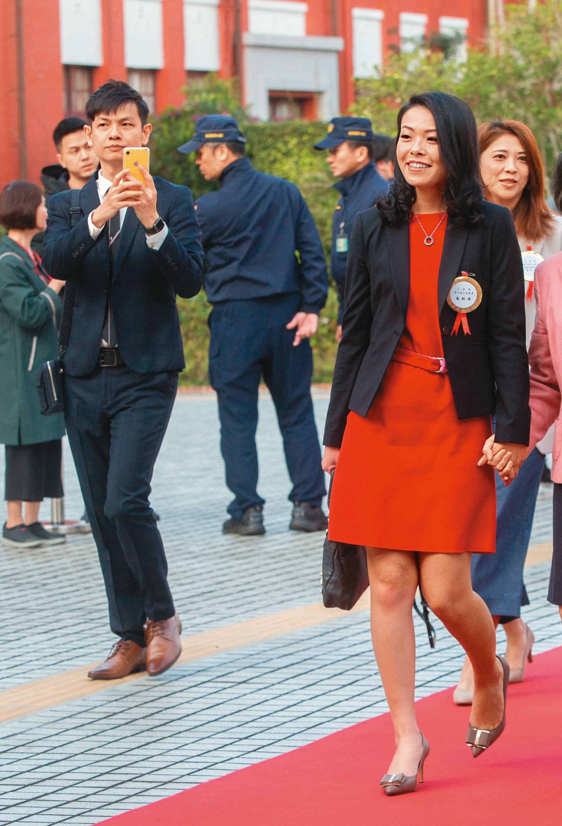 高虹安助理費案如滾雪球,除遭控詐領助理費,她的男友李忠庭也遭檢舉,擔任公費助理期間同時在永齡基金會任職並年領600萬元,有涉政治獻金法之嫌。
