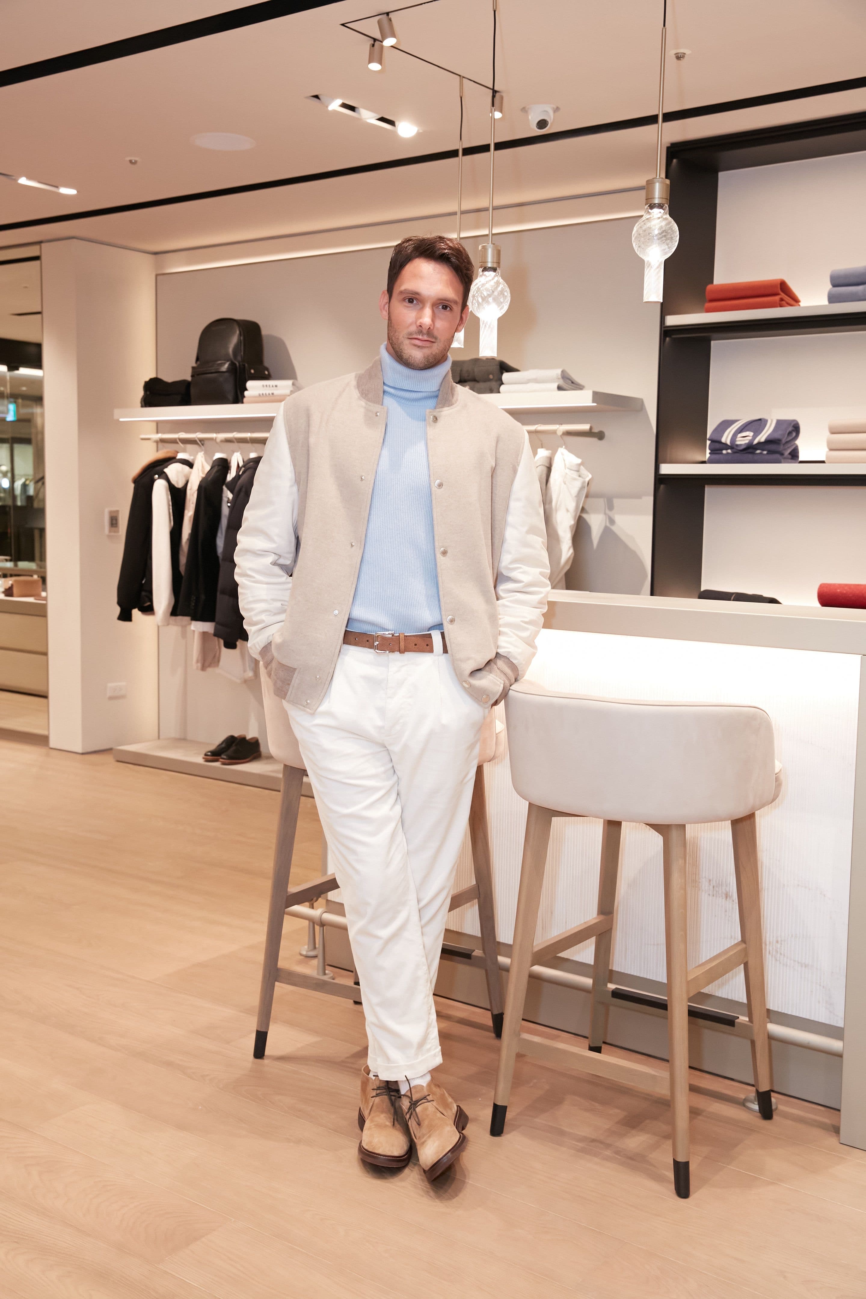 男模身穿BRUNELLO CUCINELLI，大地色系讓人十分舒心。（藍鐘提供）