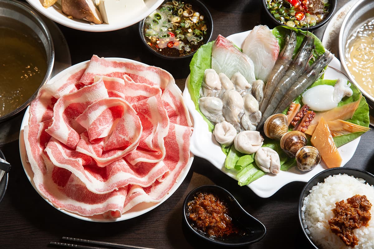 李丙增要求食材新鮮,肉品、蔬菜是合作多年的廠商現送,海鮮則是他自己每天到市場採買。