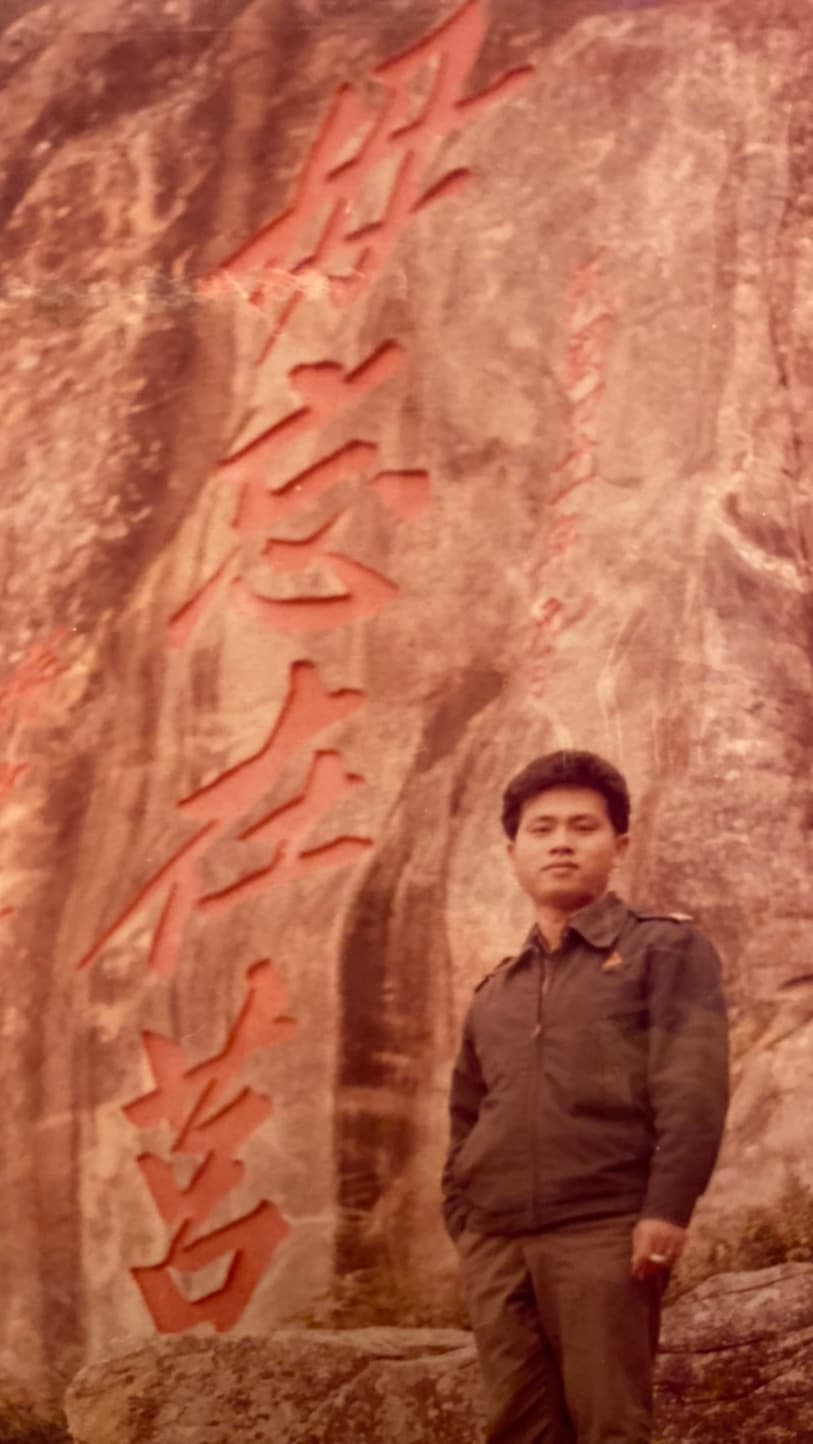 李丙增年輕時為了減輕家裡經濟負擔,也希望可以獲得學位,選擇唸軍校、從軍,自願前往金門服役。(李丙增提供)