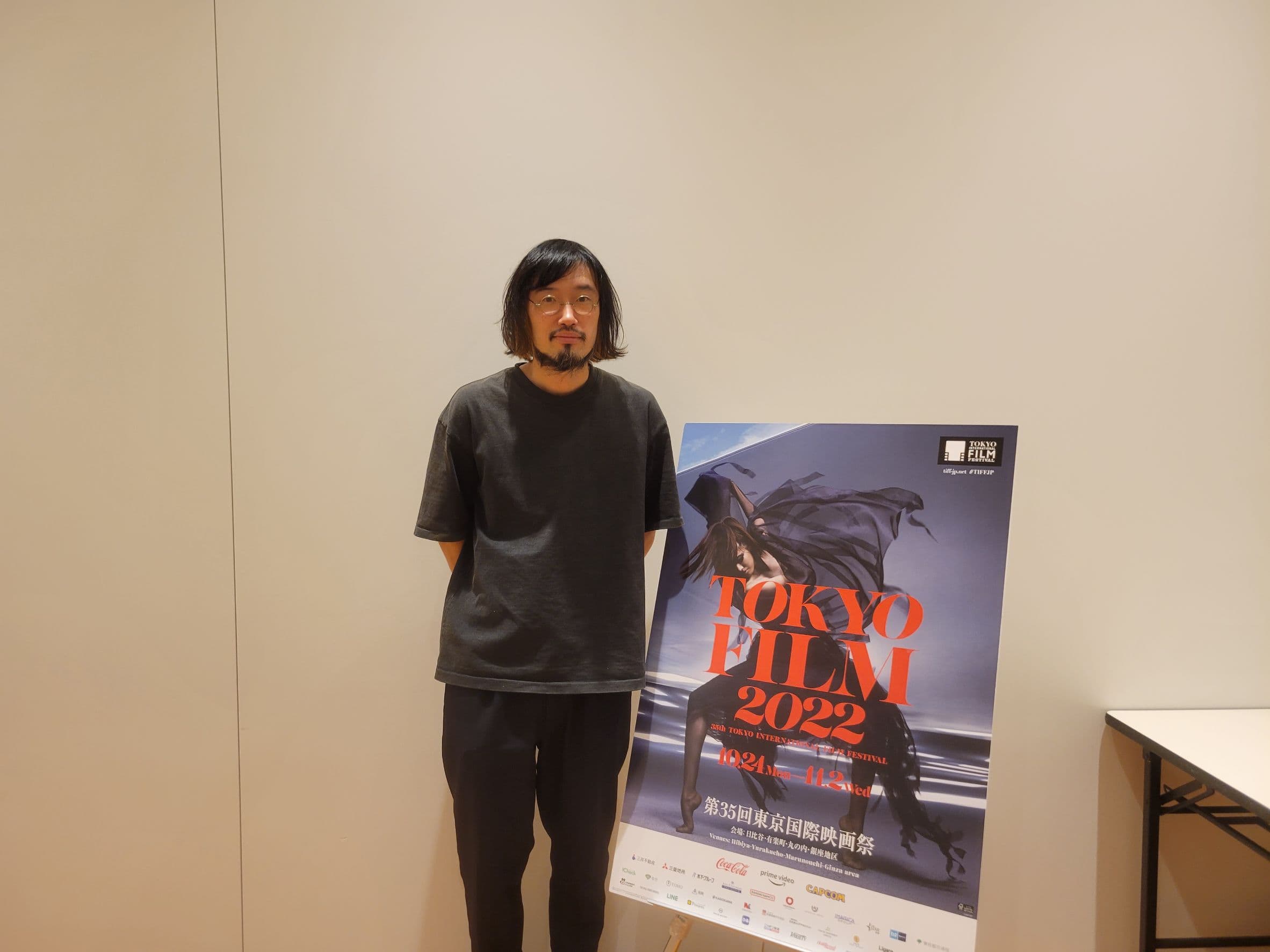 今泉力哉導演在東京影展期間接受本刊專訪,透露《在窗邊》是2019年就開始構思的作品。(王怡文攝)