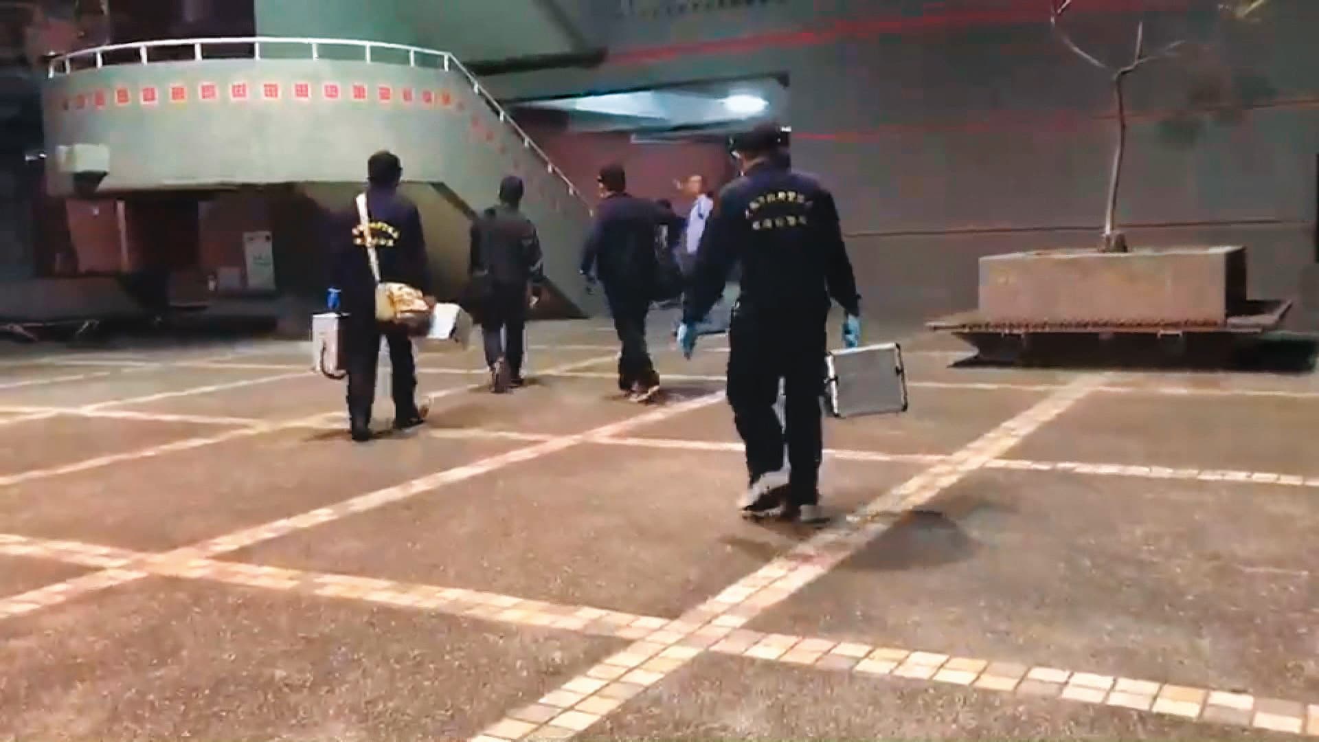 成大女研究生遭殺害,警方獲報派人前往校園蒐證。(東森新聞提供)
