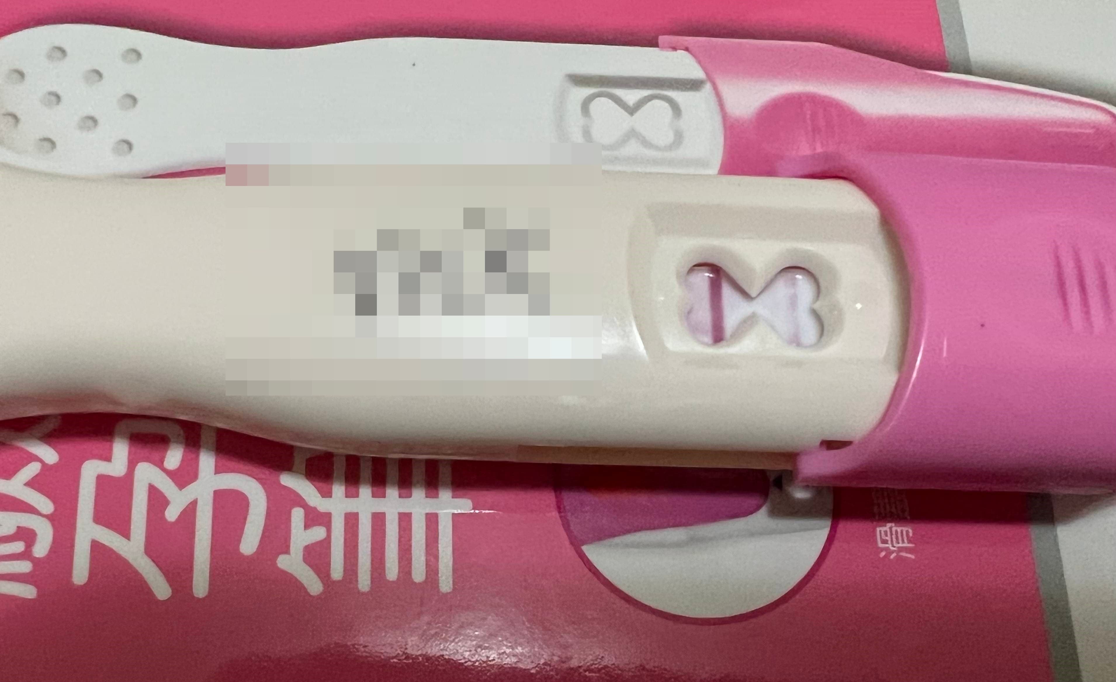 一名男網友好奇使用驗孕棒後,竟驗出淡淡的兩條線,嚇得他趕緊去掛泌尿科。(翻攝自PTT)