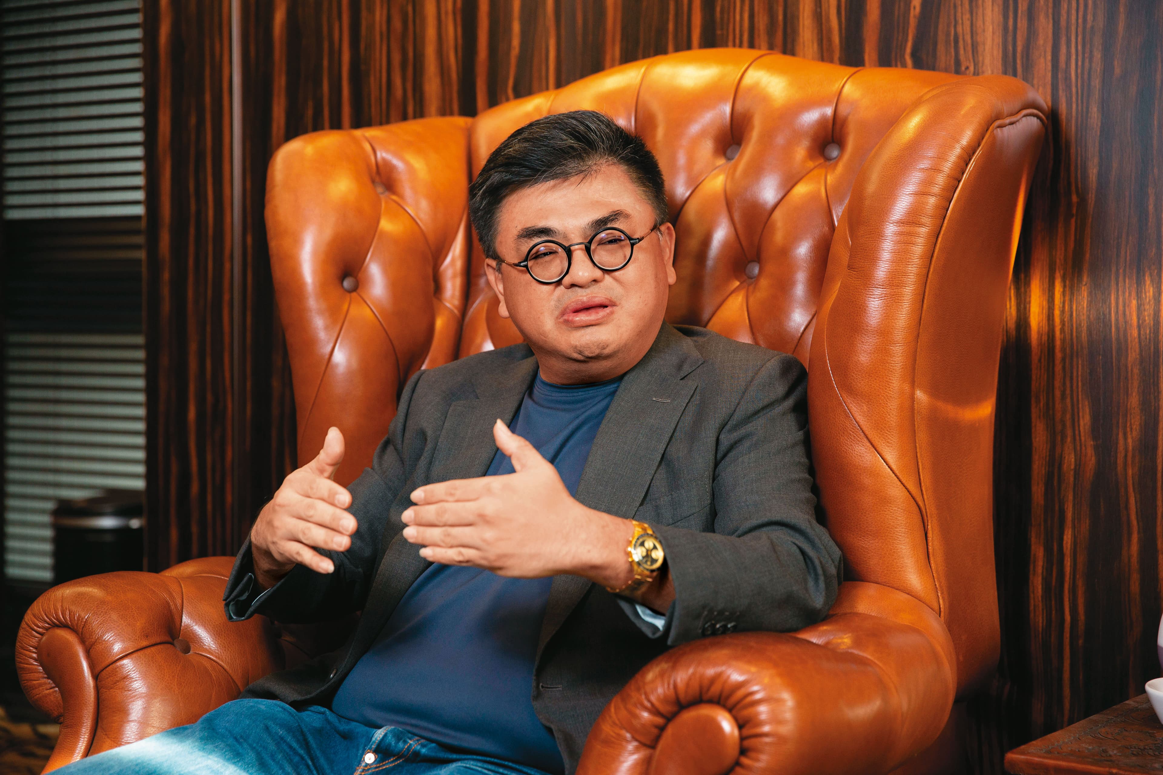 自述目前只花1成心力在建設事業,張鈞豪感嘆建築業難有成就感。