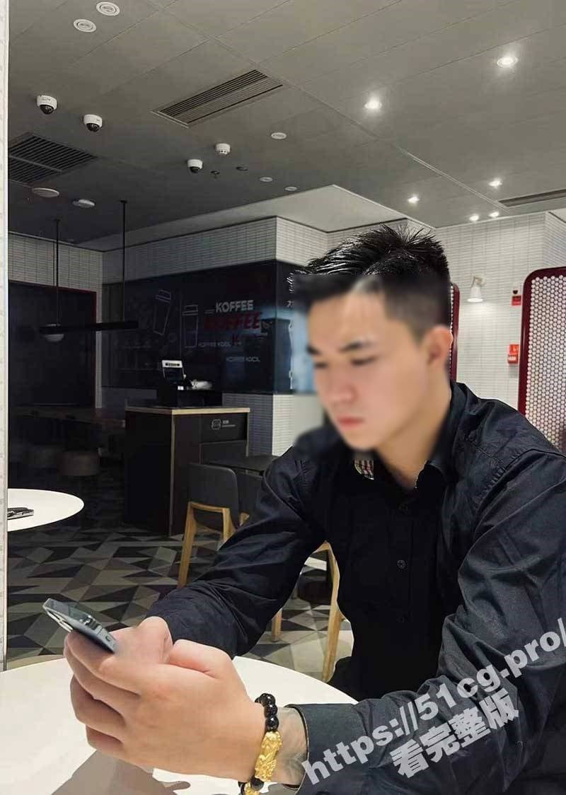 約炮男傳性愛簡訊騷擾全部女住戶。(翻自《51吃瓜網》)