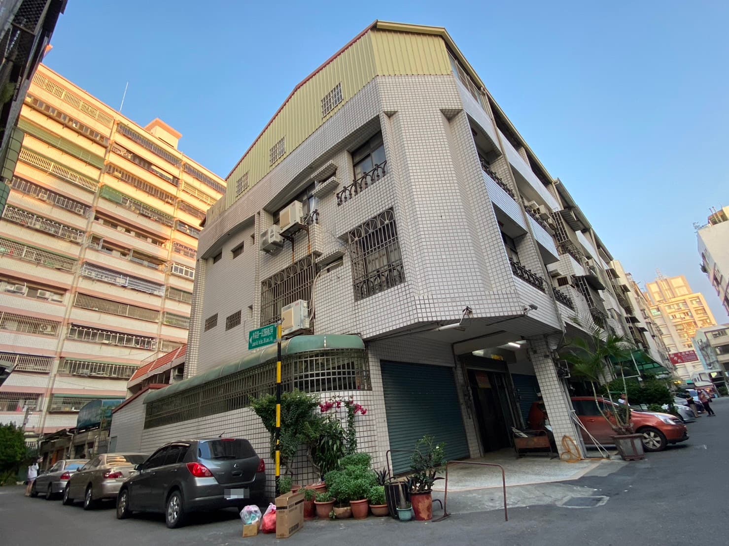 張麗善與丈夫張永成被爆在虎尾擁有2棟房子，涉及違建、占用土地。（立委劉建國辦公室提供）