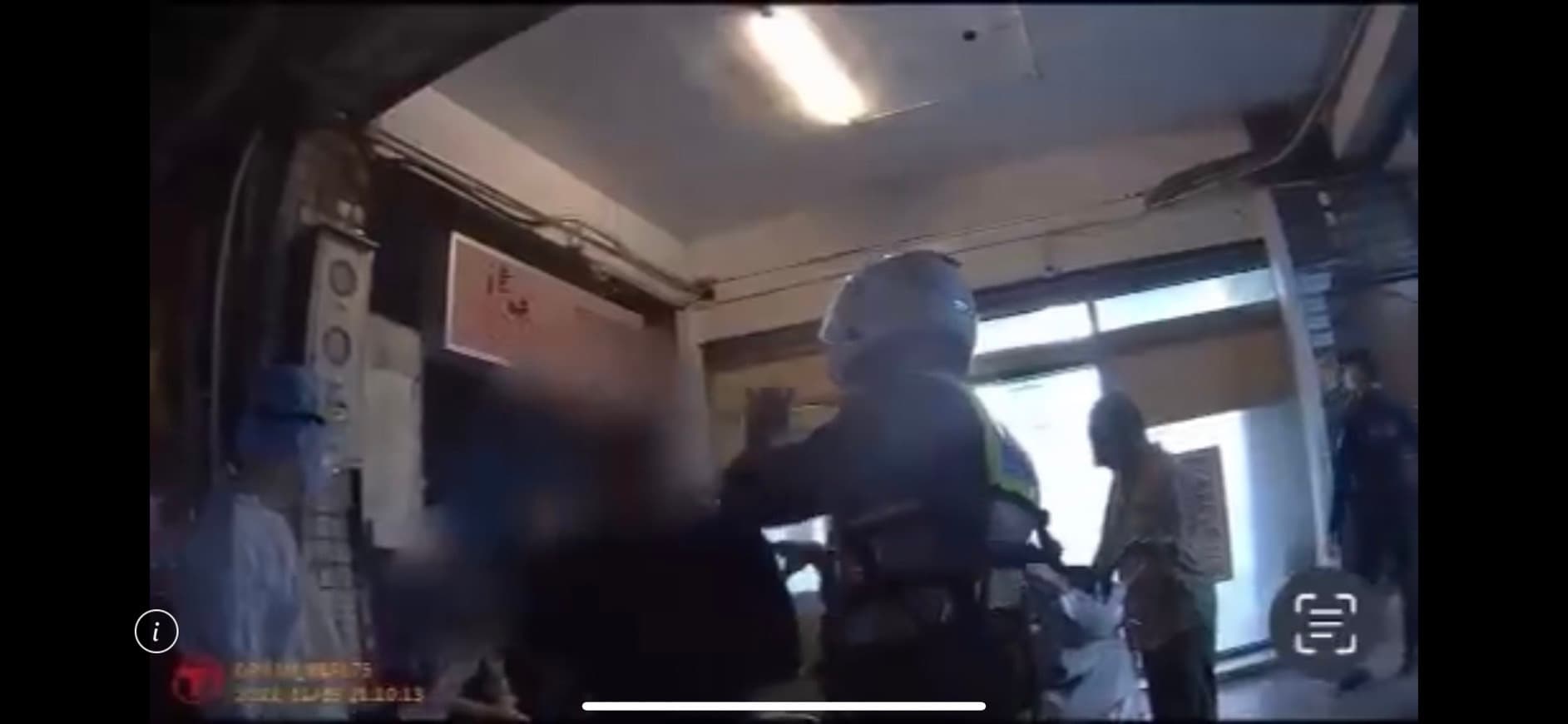 警方獲報到場，因雙方互控傷害，全帶回警局偵訊。（翻攝畫面）