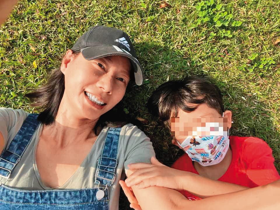 丁寧對孩子教養採取自由態度,希望孩子能早些獨立自主。(翻攝自丁寧臉書)