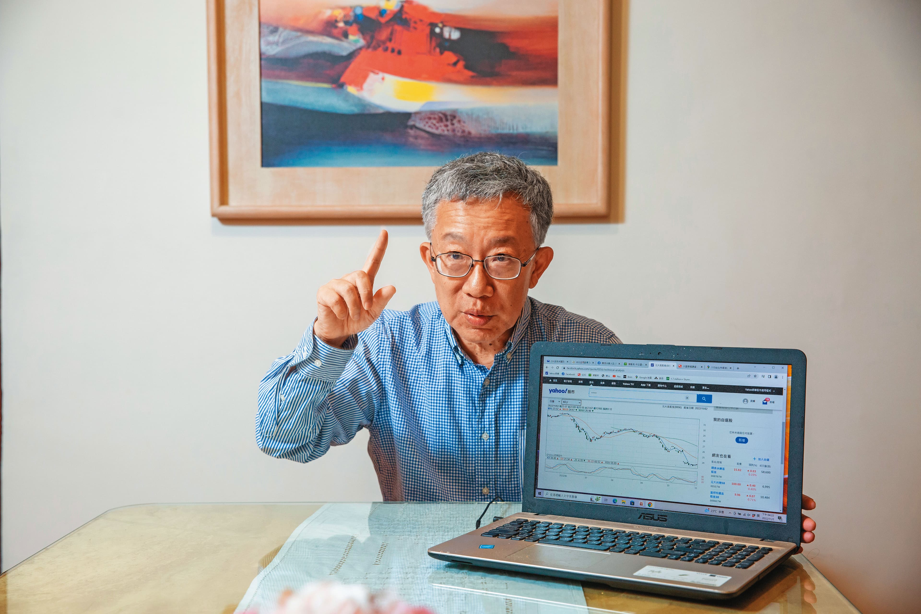 施昇輝認為若空頭時期會被套牢,寧願選擇套在10至20年還能睡得著覺的標的。