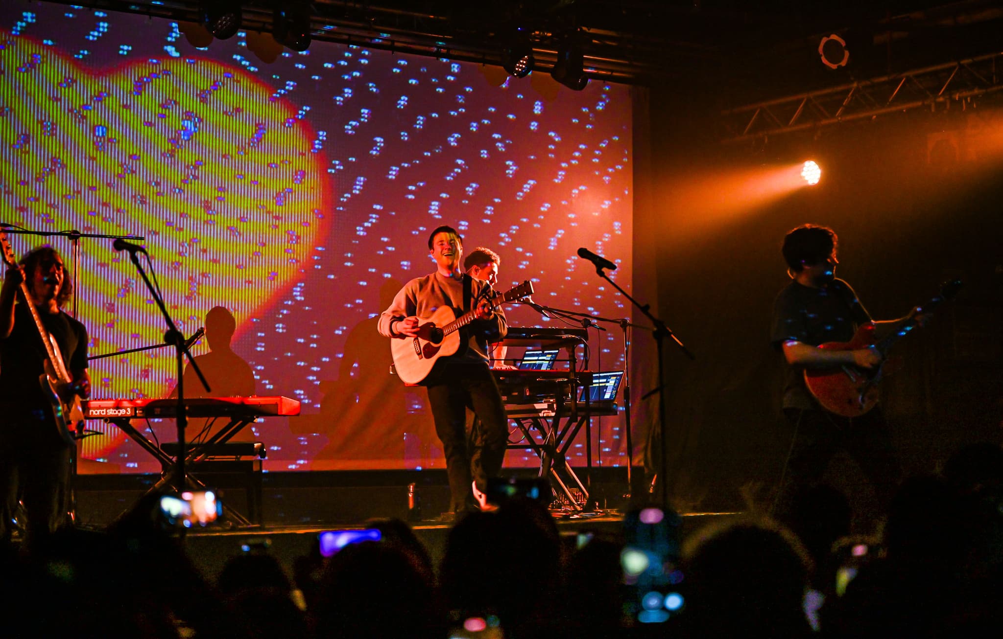 艾力克班傑明帶著自己的樂團一起來台ㄅ,台下粉絲每首歌歌曲都跟著一起熱唱。(Live Nation Taiwan提供)