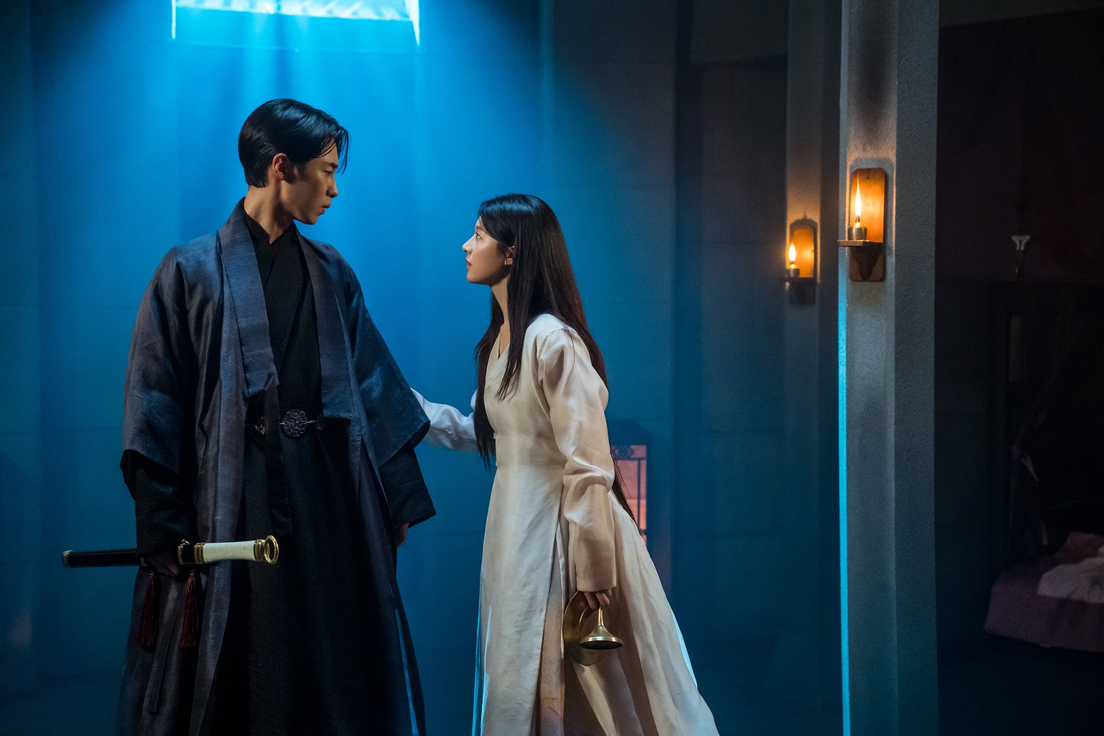 高允真回歸《還魂: Alchemy of Souls》與李宰旭再譜情緣。(Netflix提供)