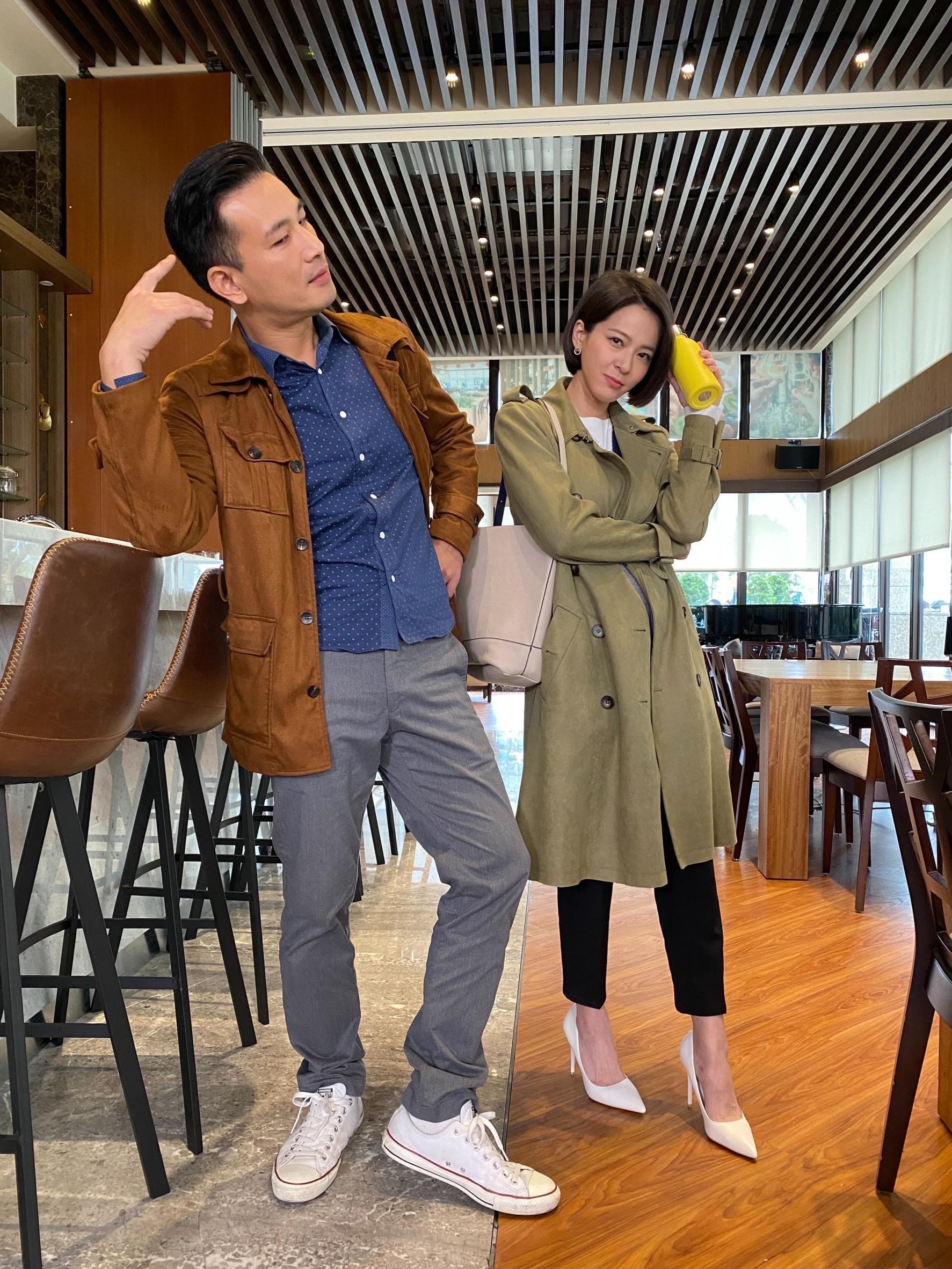蘇晏霈(右)《市井豪門》開心和傅子純(左)搭檔,兩人默契更好,蹦出更多火花。(民視提供)
