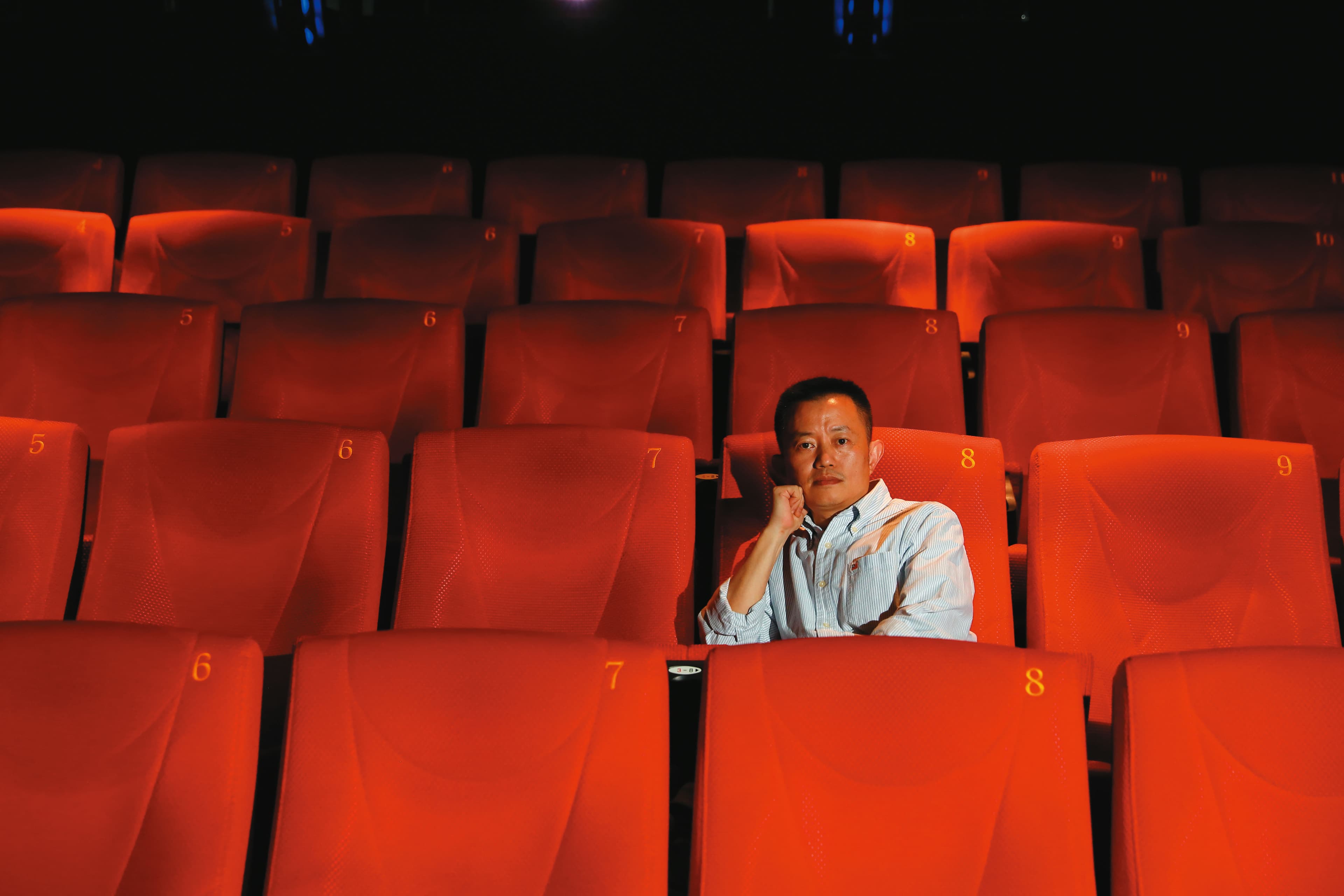 電影是夢,帶盧盈良逃離現實,也逼近現實。他說《神人之家》帶他去了世界各地的影展,但最重要的,還是帶他回家。