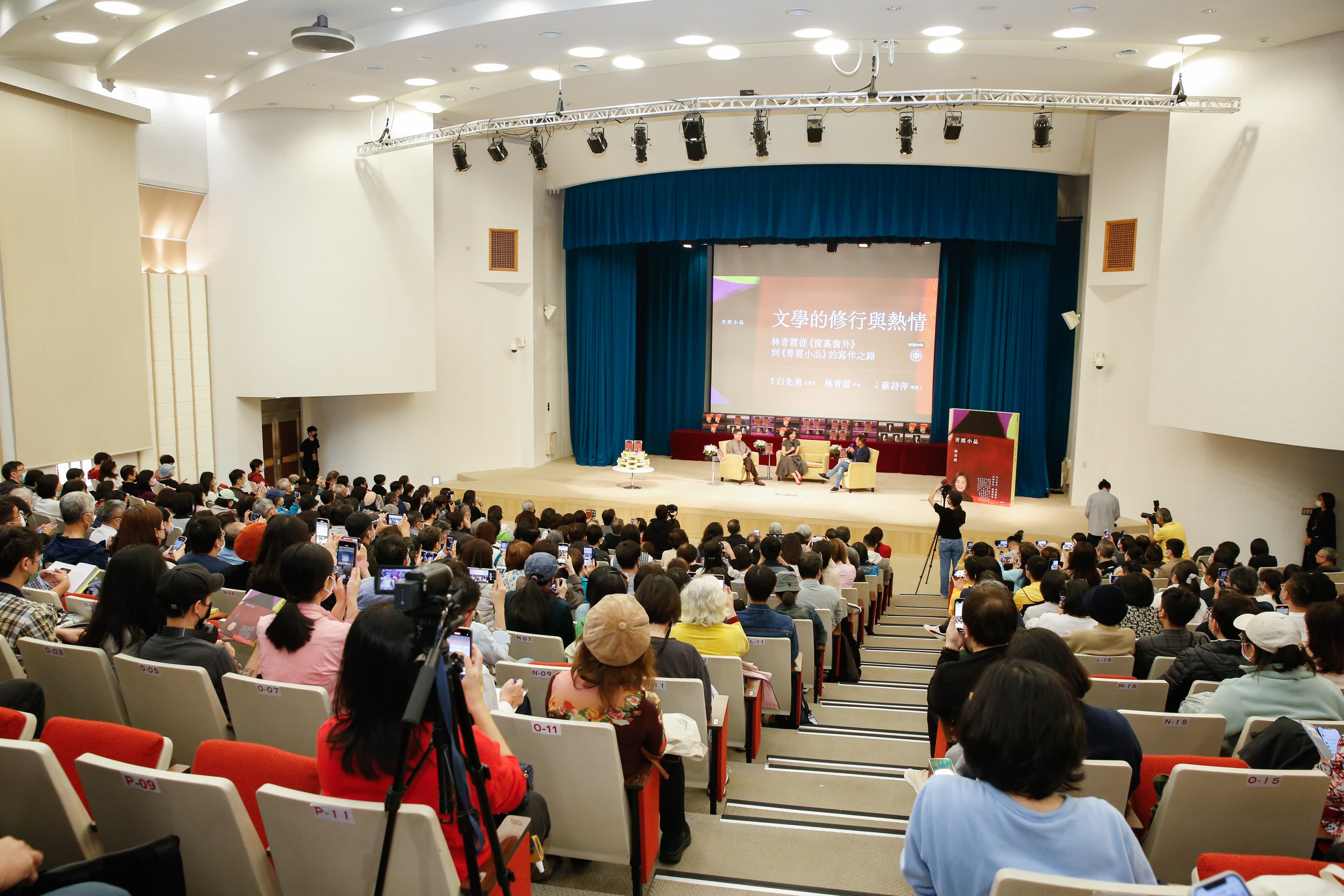 林青霞睽違8年面對書迷,吸引不少粉絲朝聖。