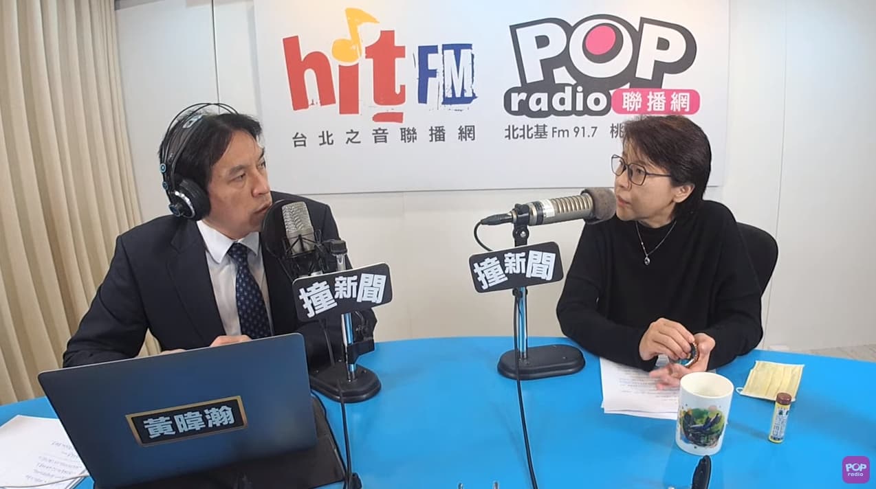 黃珊珊(右)今接受黃暐瀚(左)專訪,透露自己下一步打算先休息、出國一陣子。(翻攝自 POP Radio YouTube)