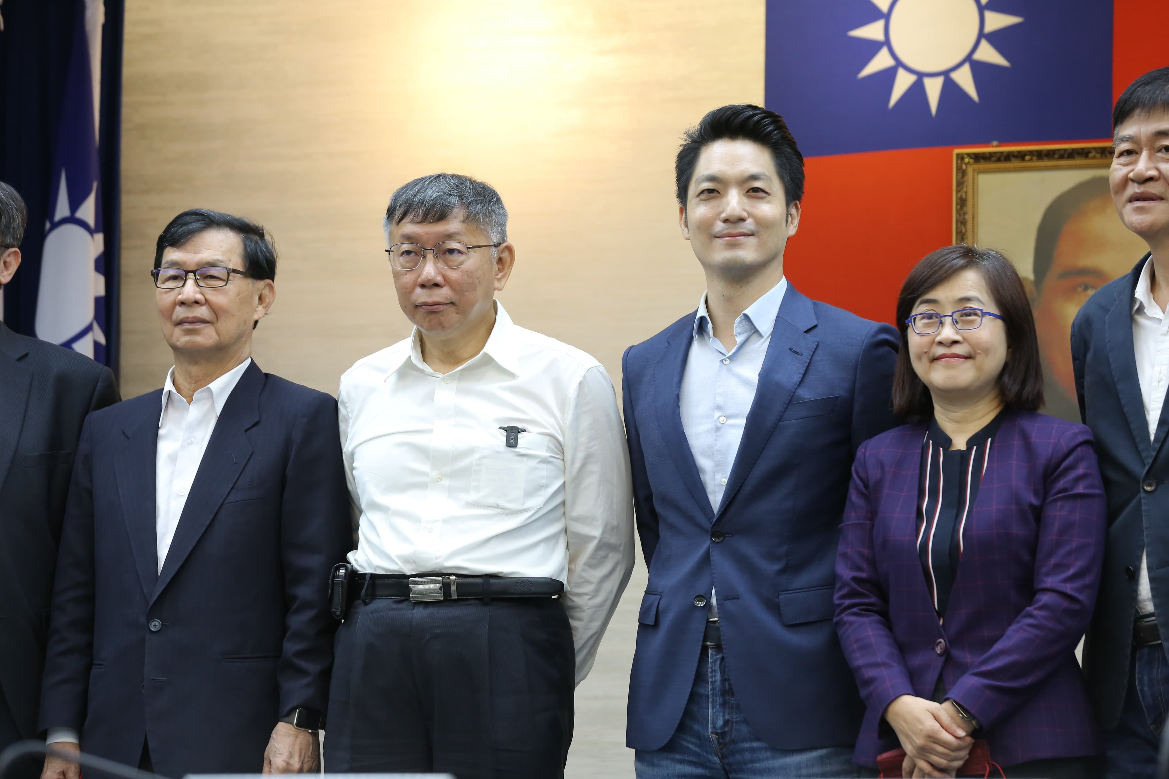 副市長彭振聲(左起)、柯文哲、蔣萬安、林奕華等人今一同出席台北市政交流暨交接討論會。