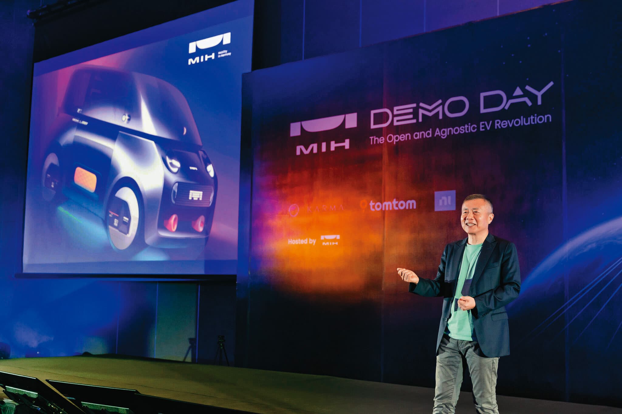 MIH執行長鄭顯聰表示,MIH平價的3人座小型電動車A-Segment能快速問世,全靠數位分身。(mih提供)