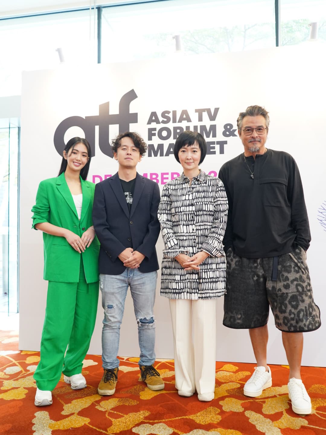 李銘順與雷嘉汭共同現身新加坡，與監製董成瑜、新銳導演唐福睿宣傳全新律政影集《八尺門的辯護人》。（鏡文學提供）
