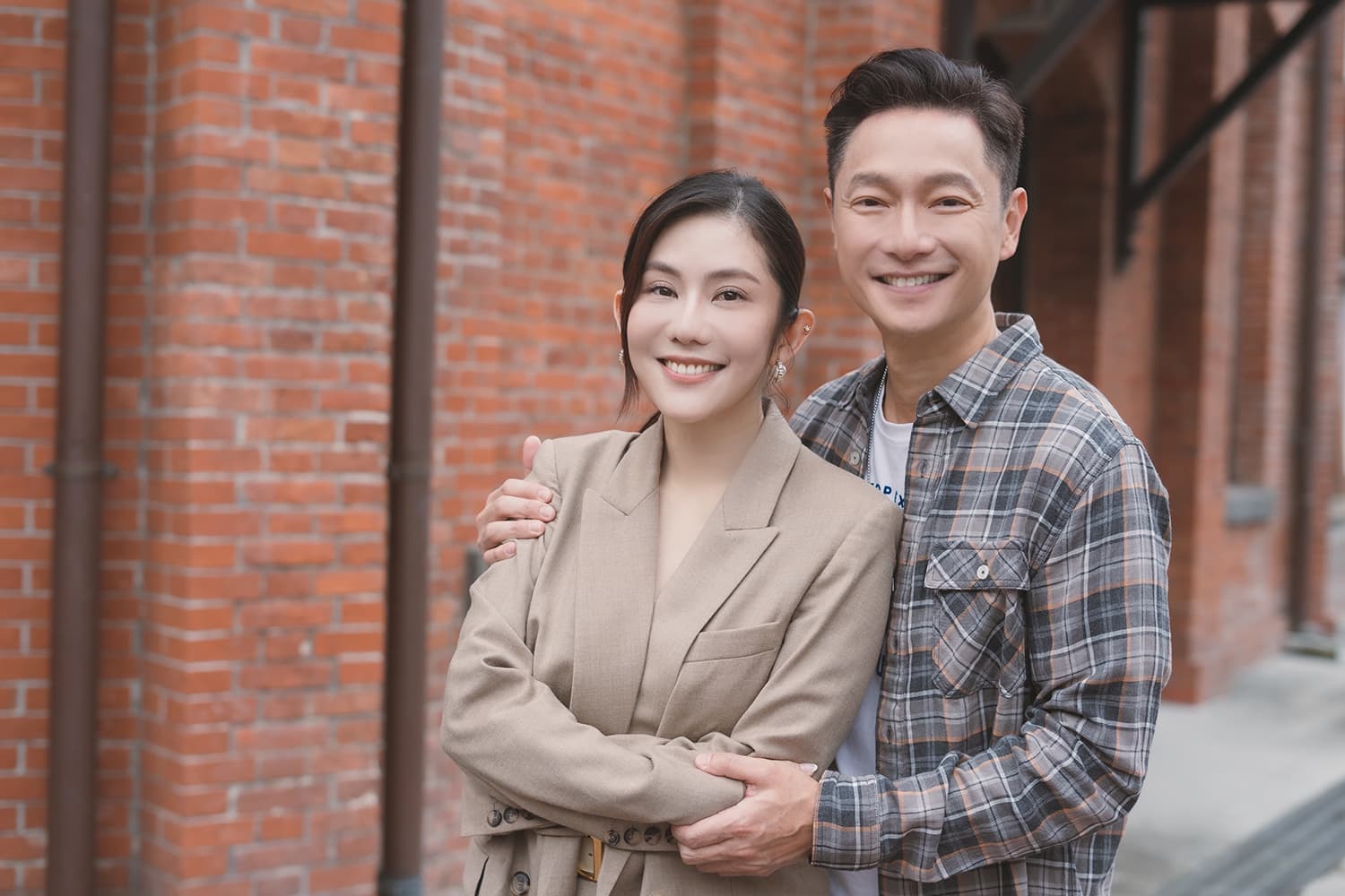 王宇婕在《機智校園生活》中和謝祖武有趣味互動。（TVBS提供）