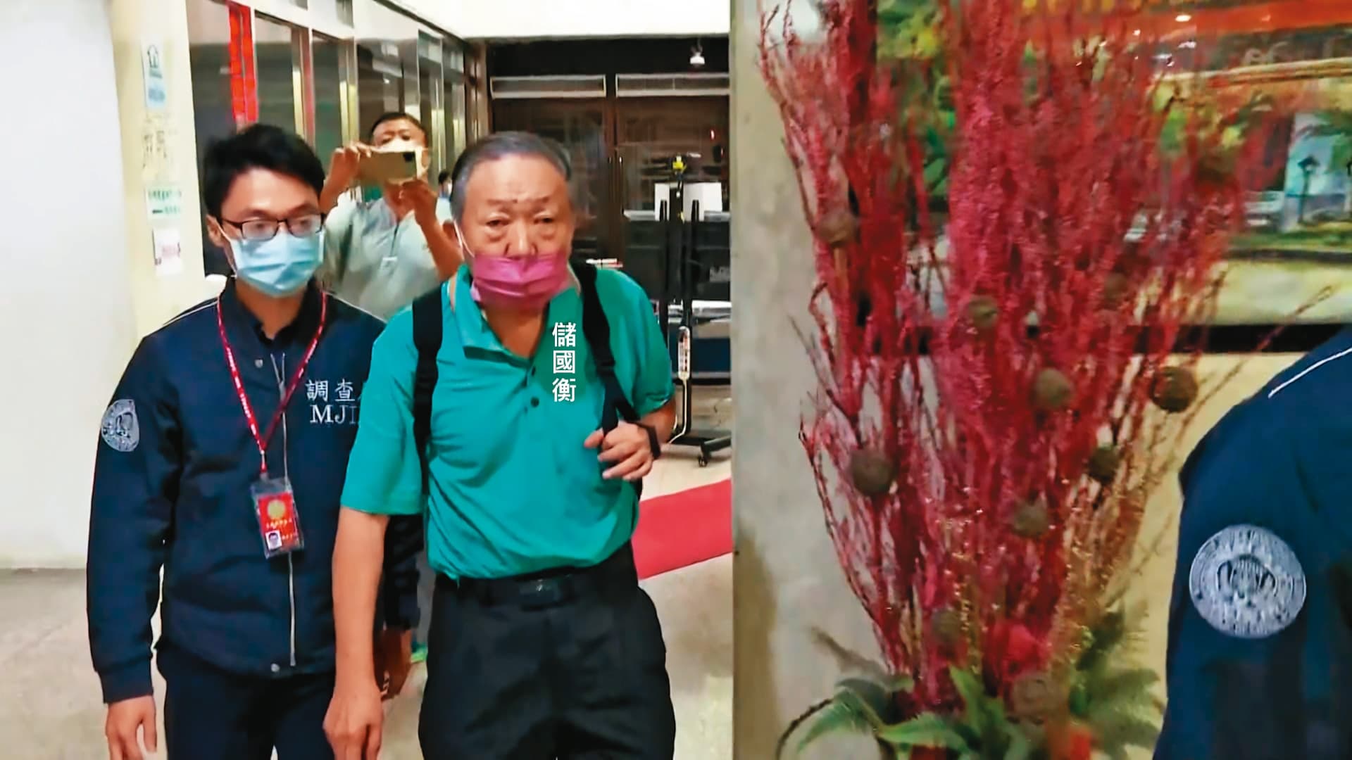 儲國衡是國安會前會計官員,退休後與兒子儲開軒聯手違法招募投資,遭列被告交保。(翻攝鏡新聞)