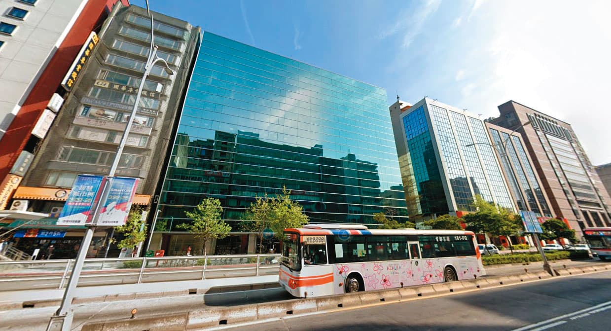 柯文哲卸任台北市長後,將成立總統競選辦公室,地點在台北市南京東路3段台玻大樓3樓。(翻攝Google Maps)