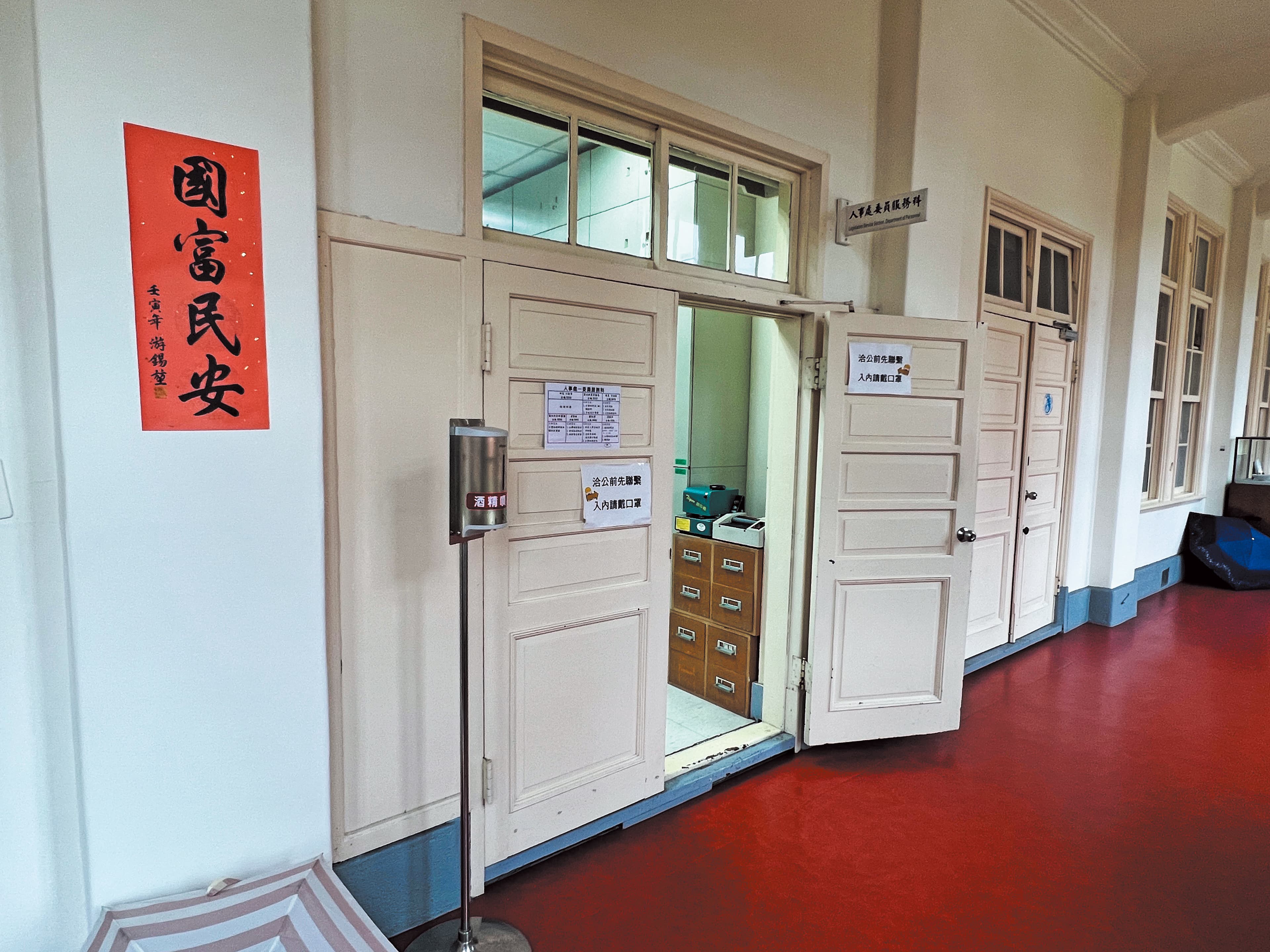 檢調單位近日赴立法院查扣高虹安助理薪資清冊,有助加速釐清案情。