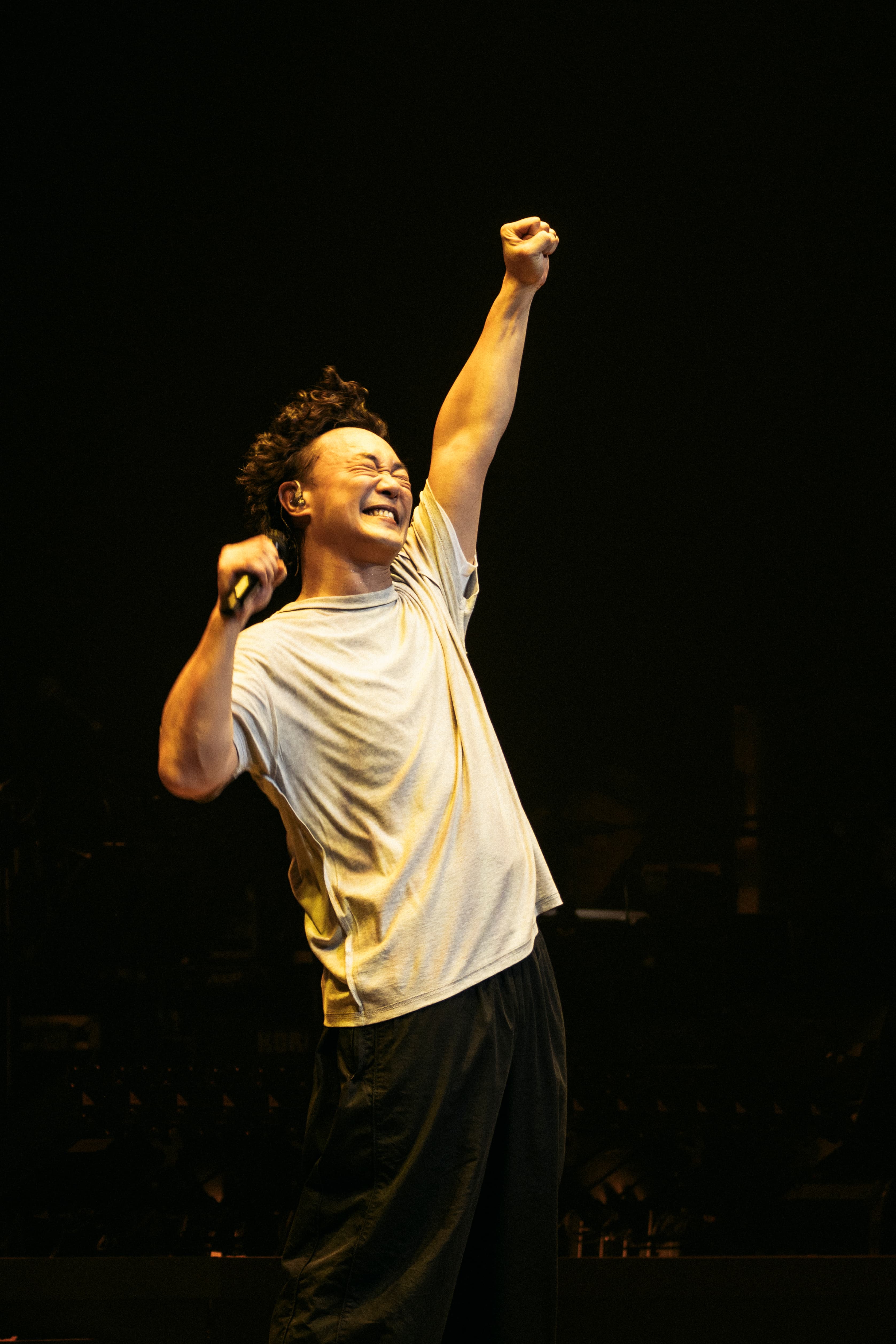 陳奕迅11日舉辦第三場演唱會,他連唱29首,相當投入。(ESL Limited提供)