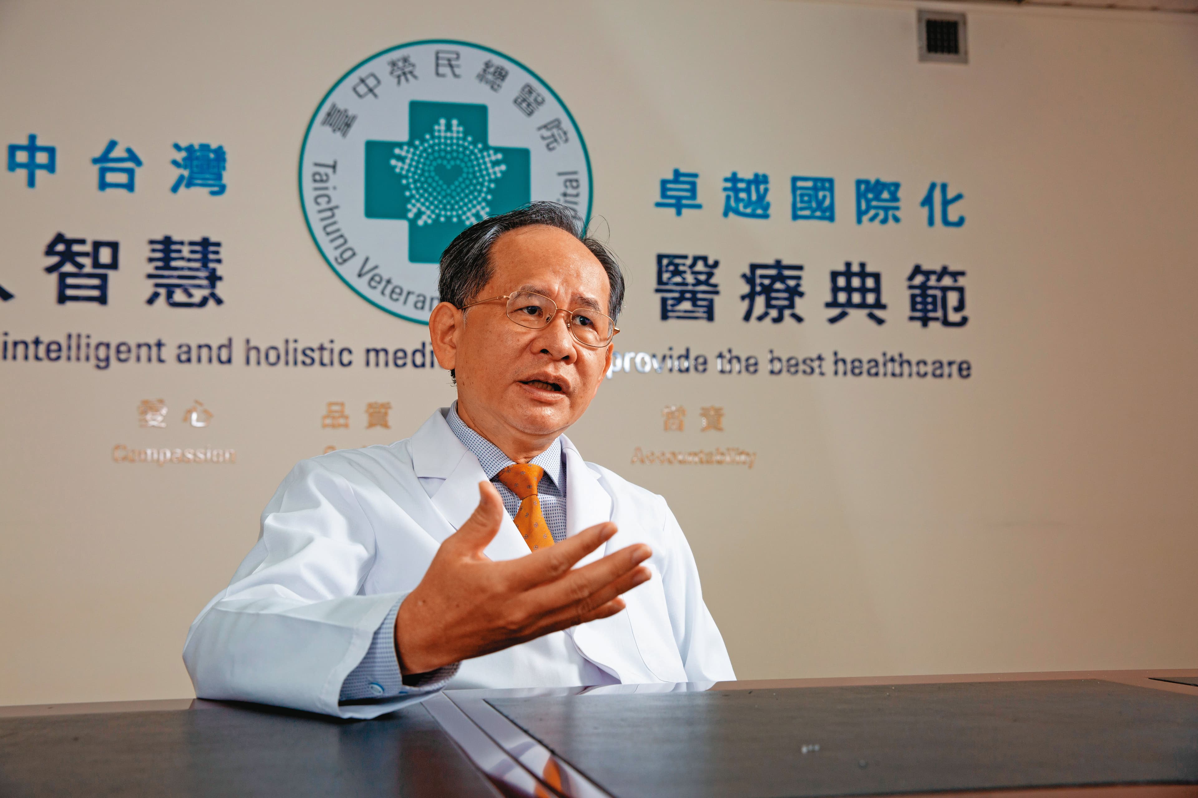 台中榮總總院長陳適安表示,自己上任後,每年平均約花費2億元投入智慧醫院的建置。