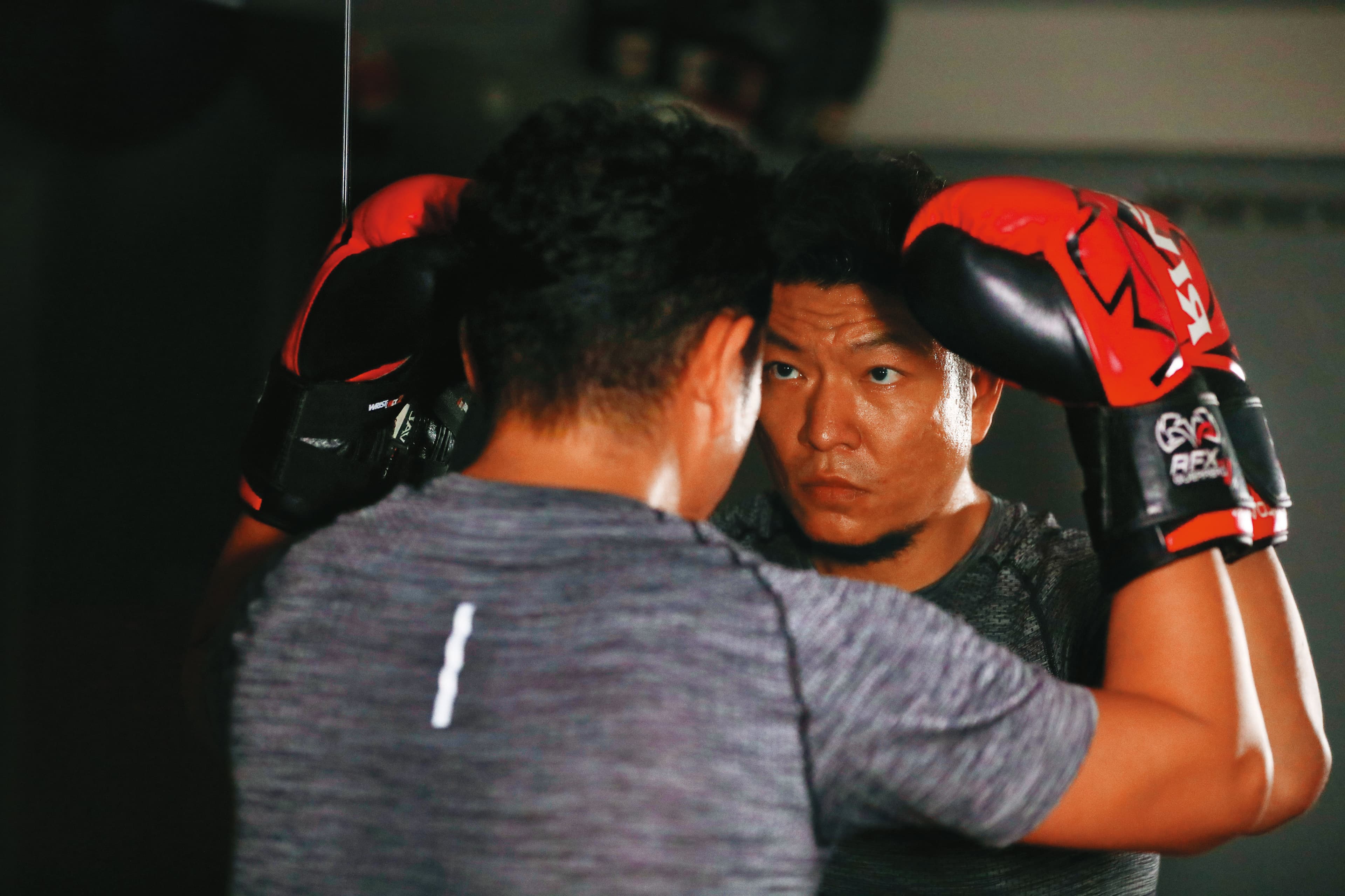 Sam曾是散打搏擊選手,粗獷的外表讓人難以想像他亦是家暴受害者。