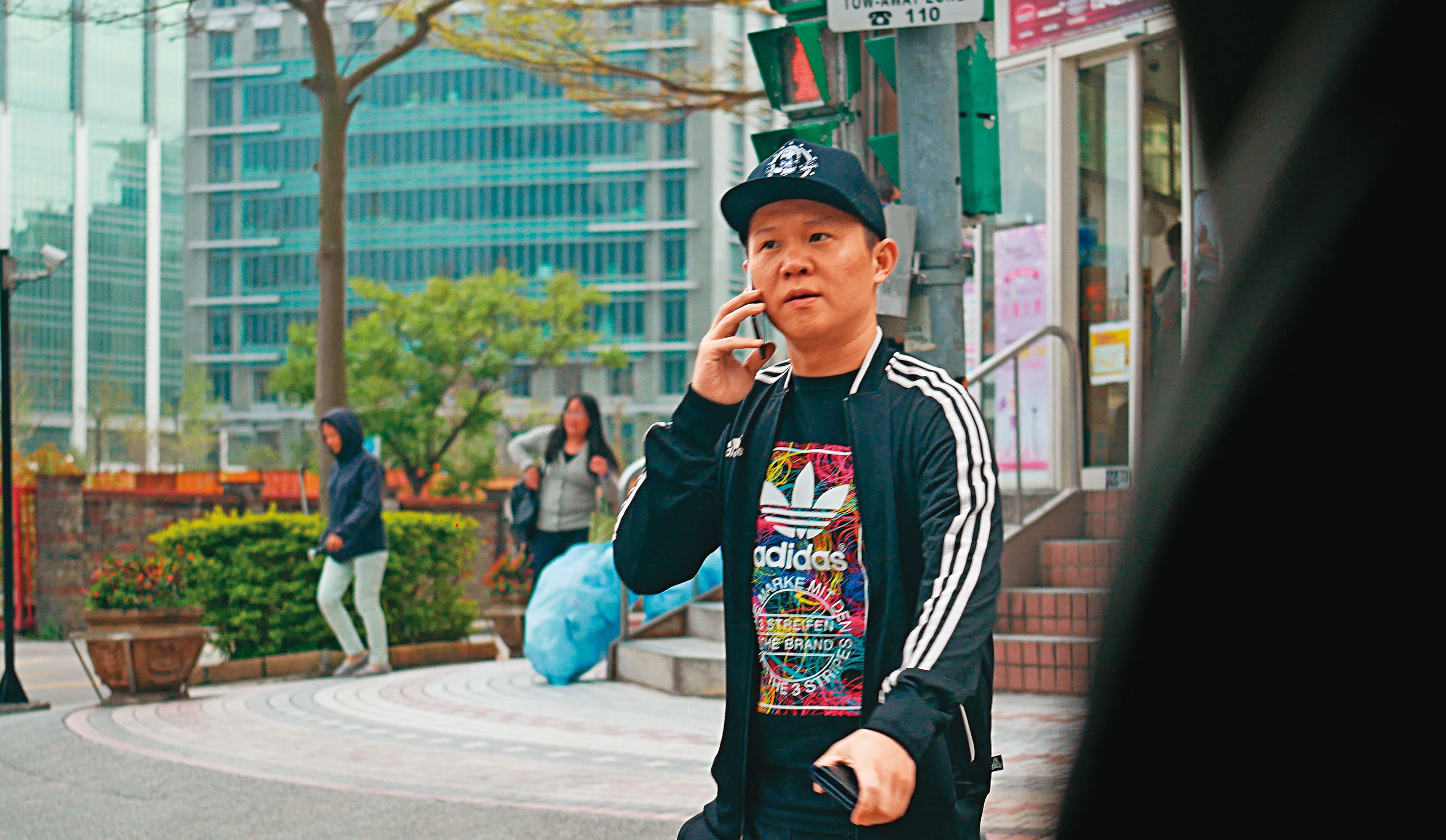 因洗錢案潛逃出境的富商郭哲敏又捲入6億元超跑吸金詐騙案。