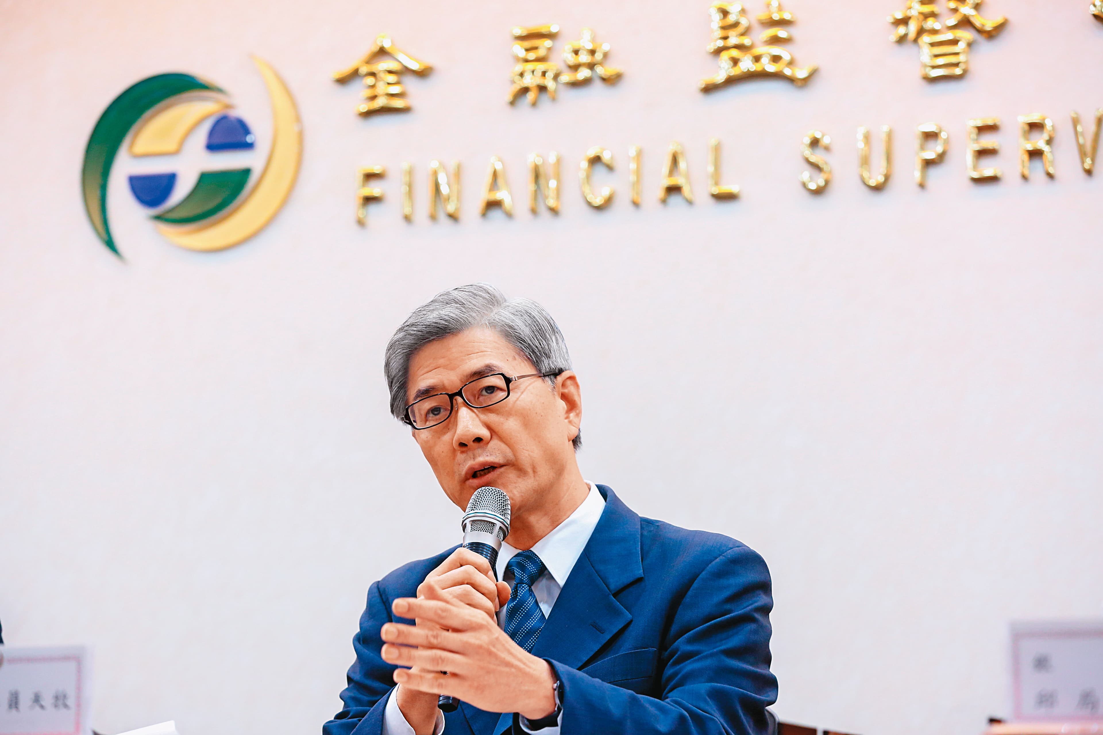 金管會主委黃天牧替國泰金緩頰，表示相關案件目前還在調查當中。