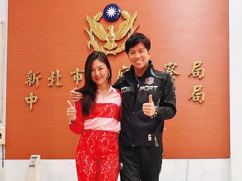 早在之前,嫚凌(左)就已跟王海輪(右)緊緊,據說正宮知情,而且過得非常委屈。(讀者提供)
