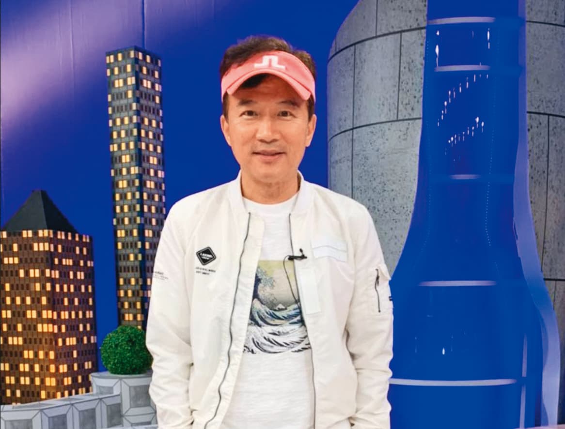 孫鵬之前曾跟別的女子頻頻互動,後解釋是球友。(衛視中文台)
