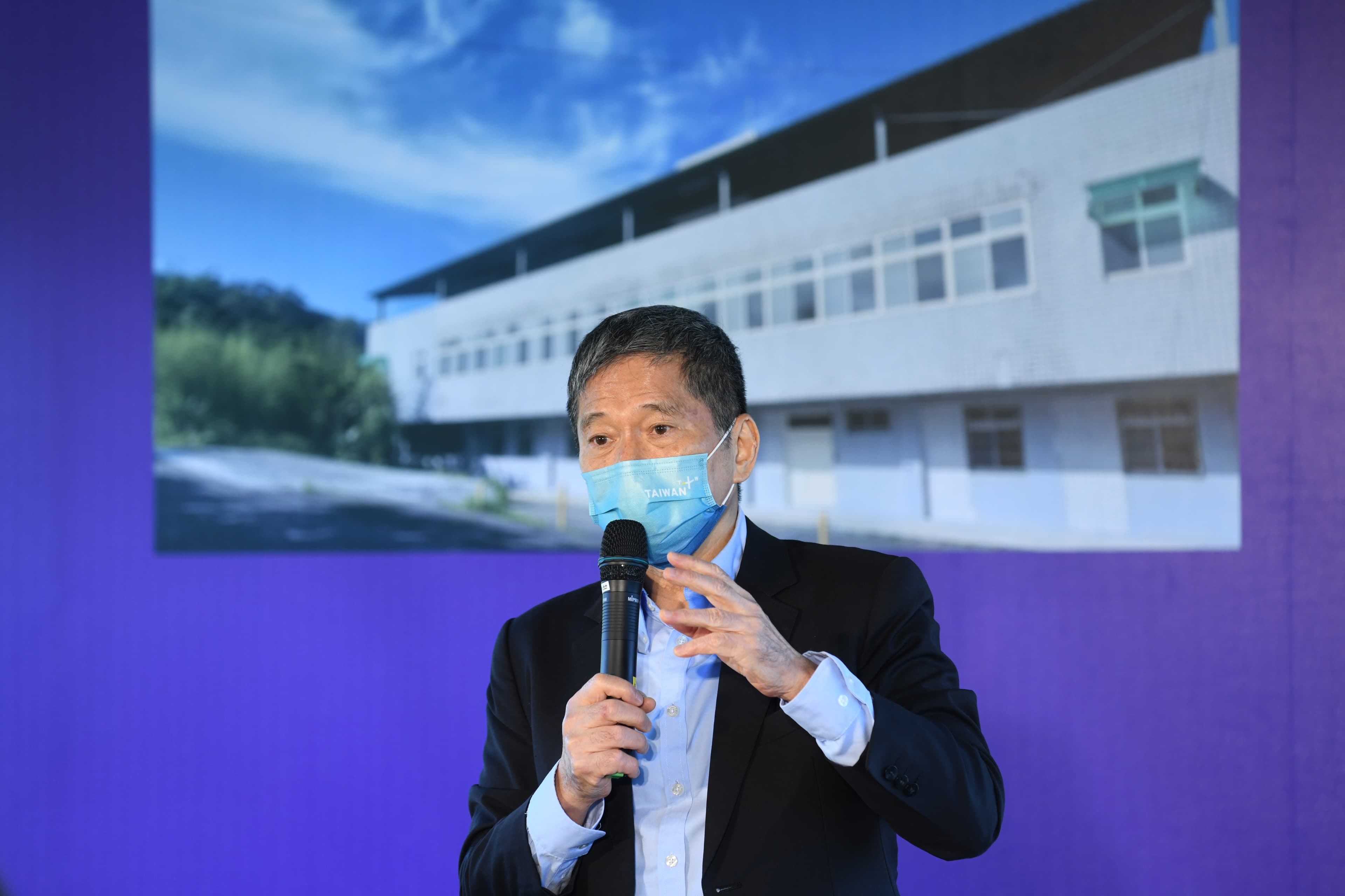 文化部長李永得希望此計畫拋磚引玉，鼓勵其他縣市政府或倉儲業者提供可供倉儲使用之閒置空間，協助更多表演藝術團隊。（紙風車文教基金會提供）