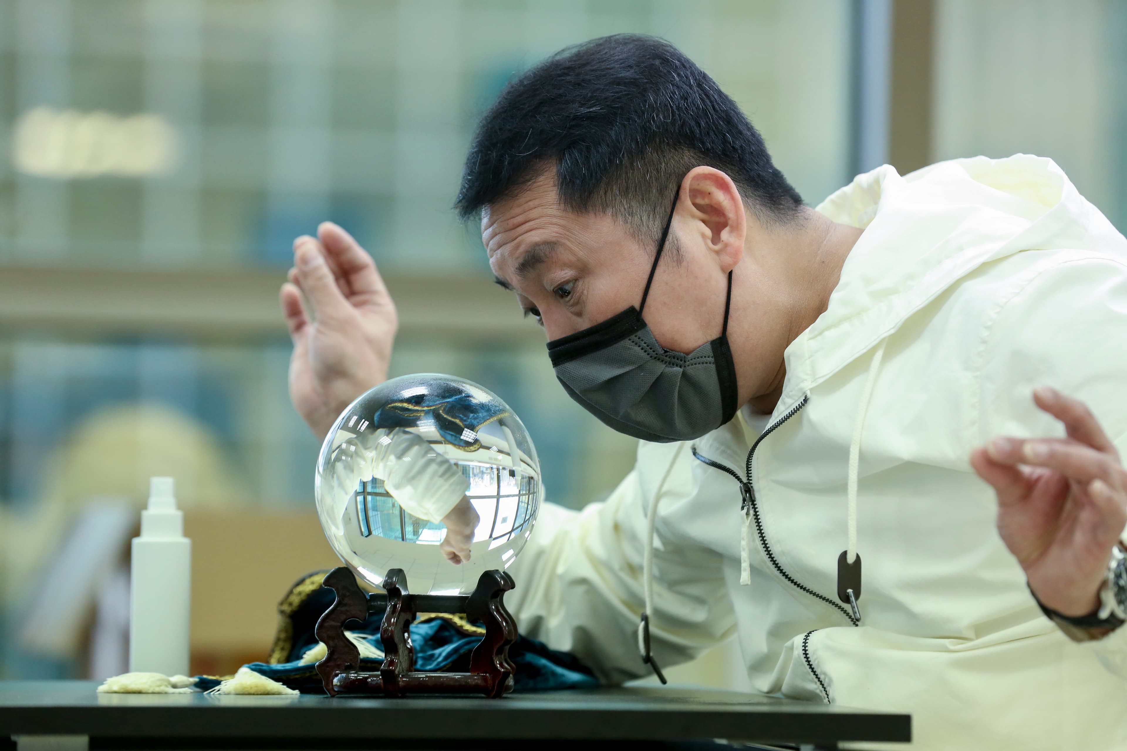 屈中恆近期舞台劇滿檔,除了《如夢之夢》,還有《淡水小鎮》與《京戲啟示錄》。