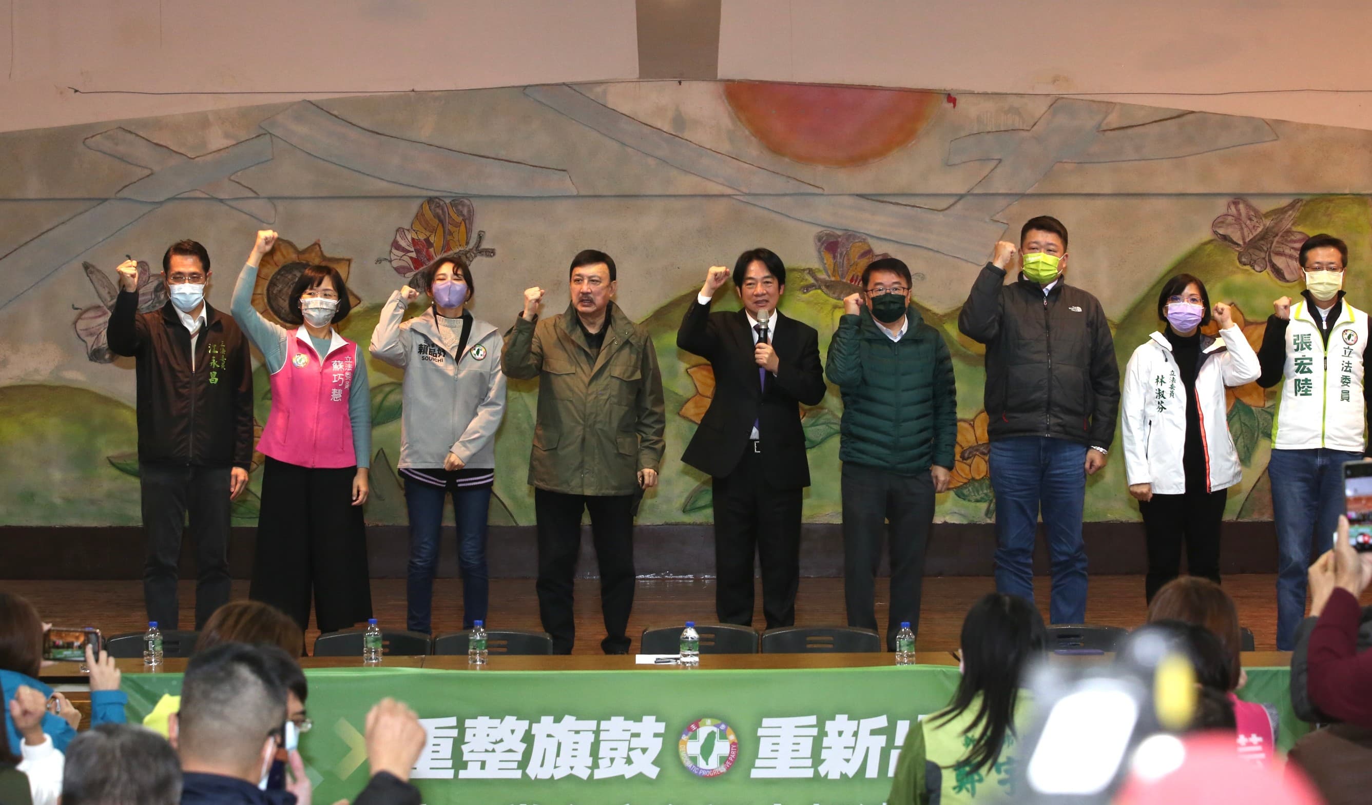 賴清德鼓勵黨員,他說,這次選舉民進黨雖無法獲勝,但這也是台灣推動民主的勝利。