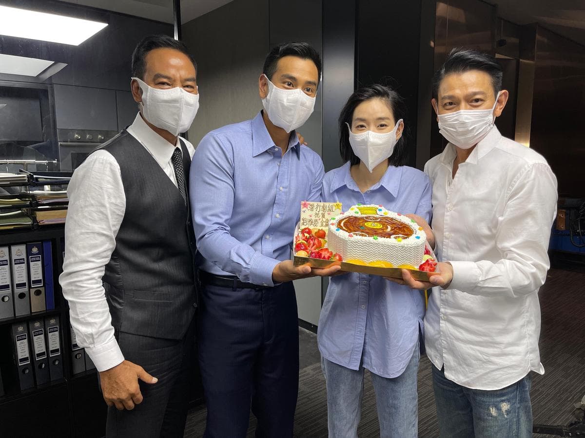 任達華(左起)、彭于晏、劉德華幫慶生,這在10年前的劉雅瑟絕對想像不到。(滾動工作室提供)