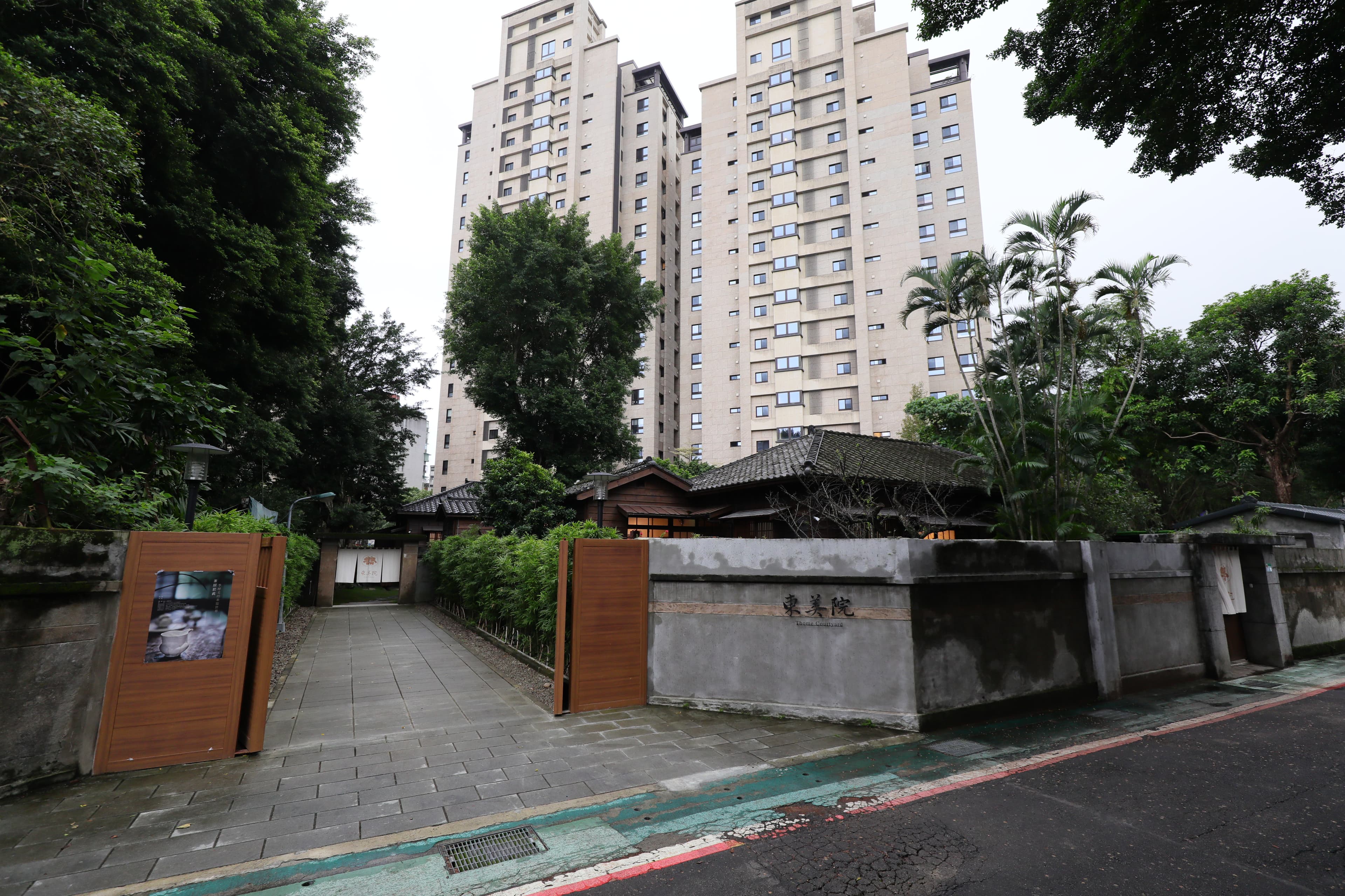 長長的迎賓廊道是「東美院」的一大特色。