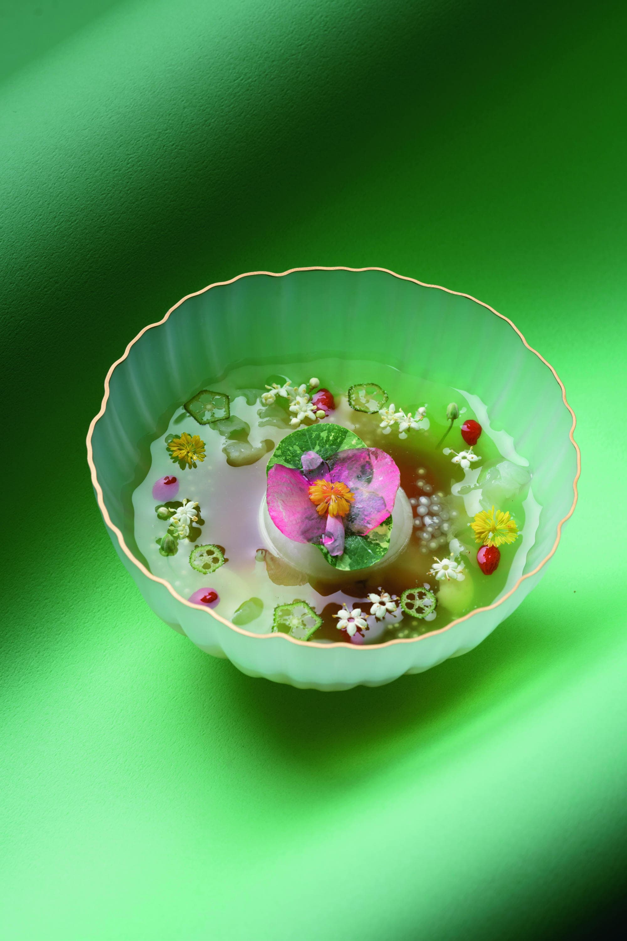 「睡蓮」是平塚牧人非常令人驚艷的經典作品。(akeruE Dessert提供)