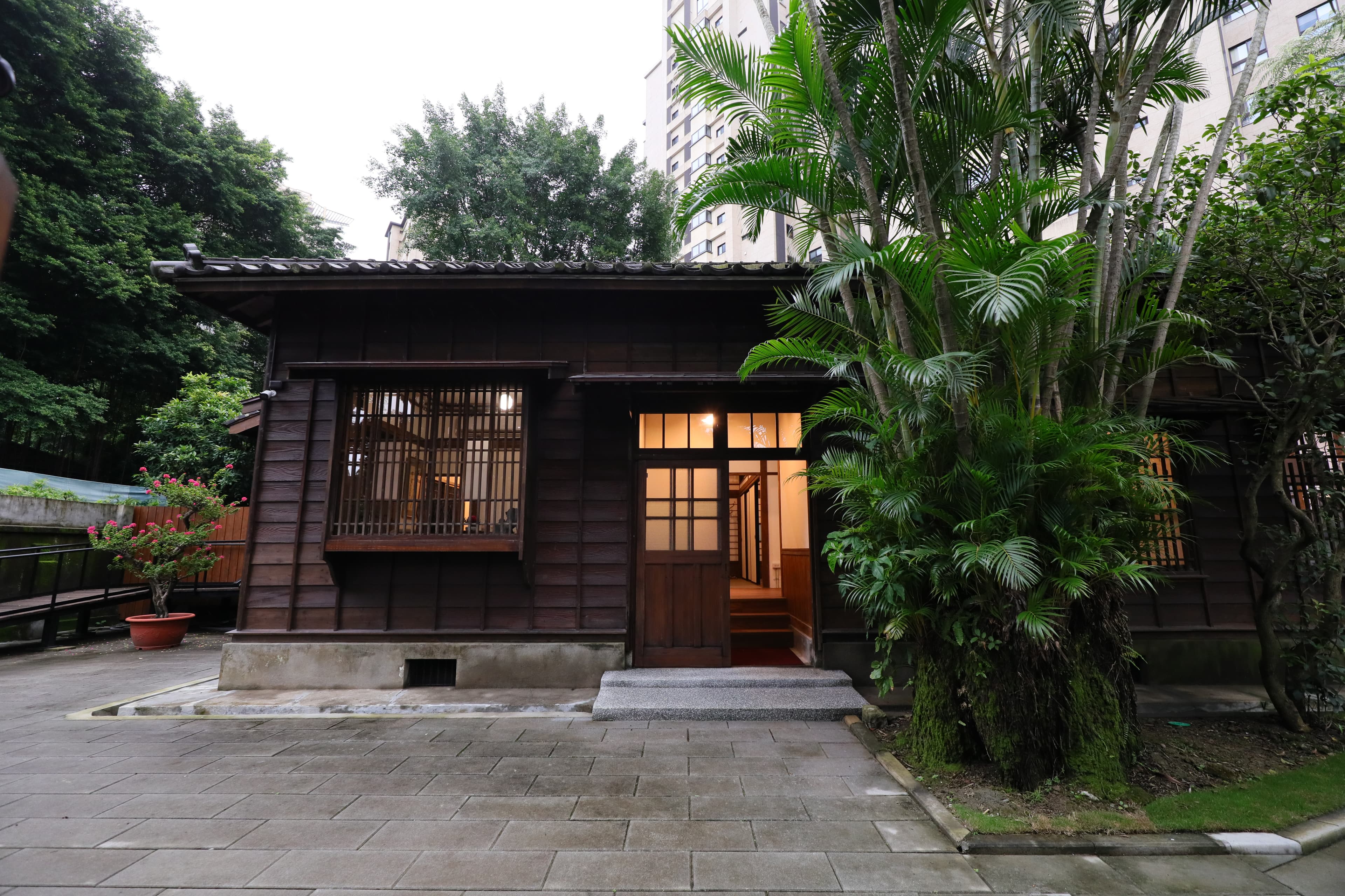從另一個角度欣賞台北牯嶺街60巷6號的建築外觀，台大商學系劉南溟教授曾長住在此。