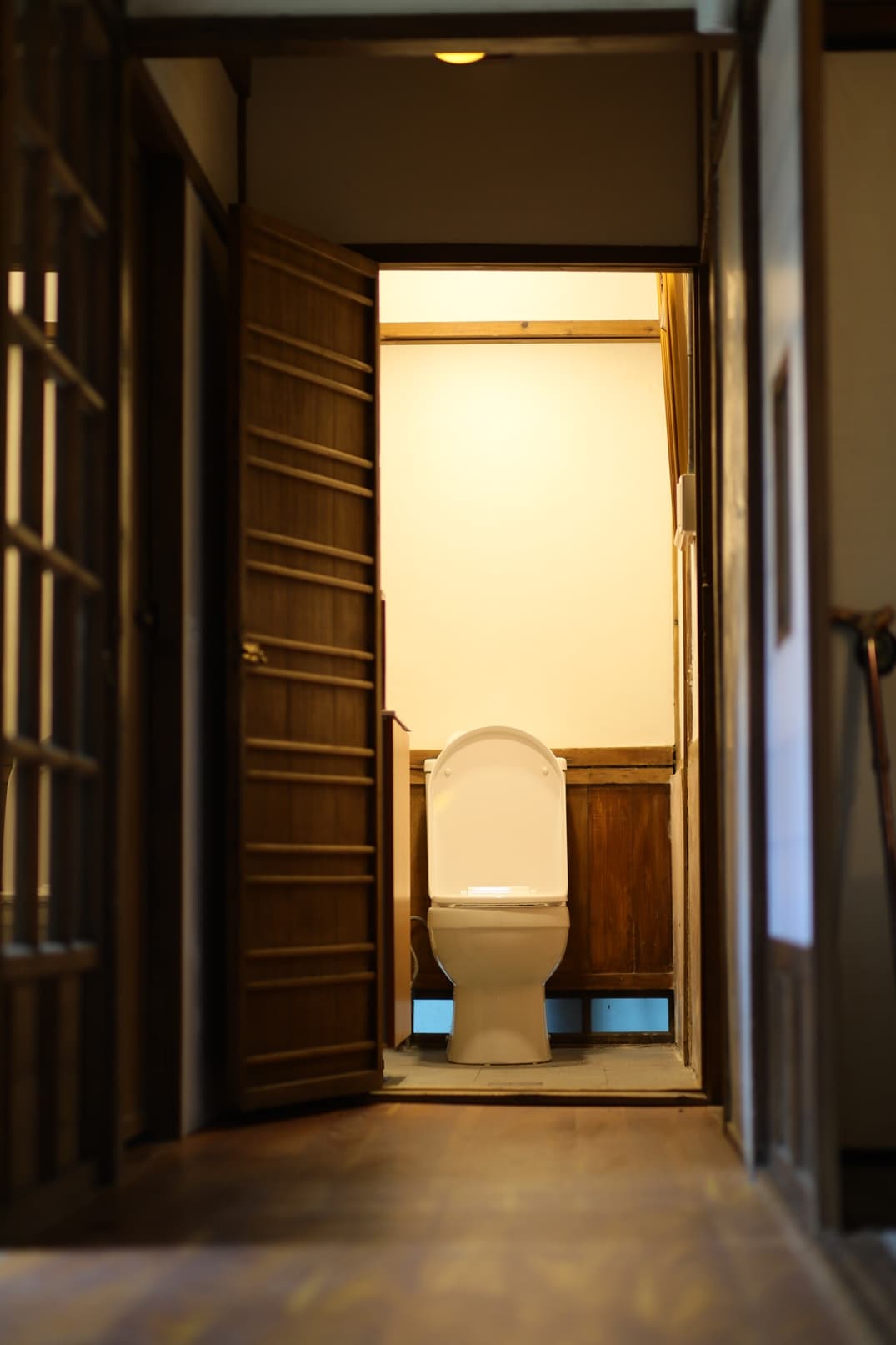 老屋增建的洗手間,簡單潔淨,客人不會感到不便。