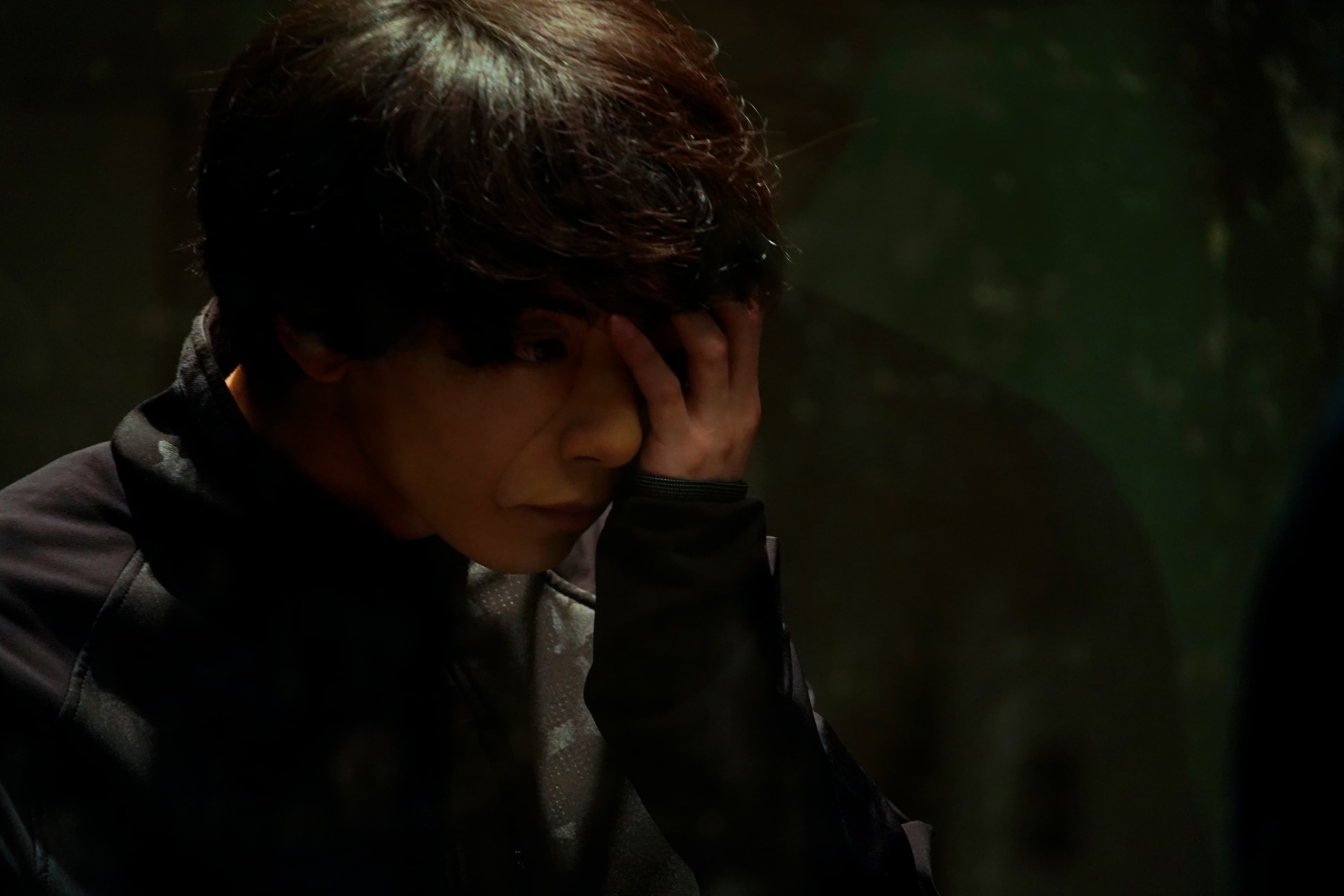 《噬亡村》改編自同名漫畫，許多難以被影像化的大場面，被導演片山慎三領軍的劇組團隊用盡巧思呈現出來。（Disney+提供）