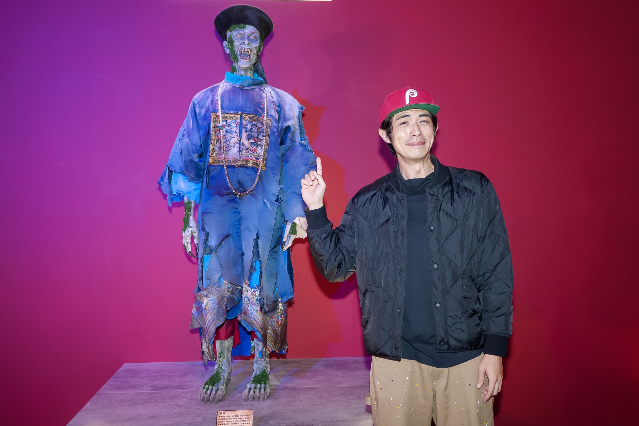 梁正群覺得殭屍展氣氛恐怖。(寬宏藝術提供)