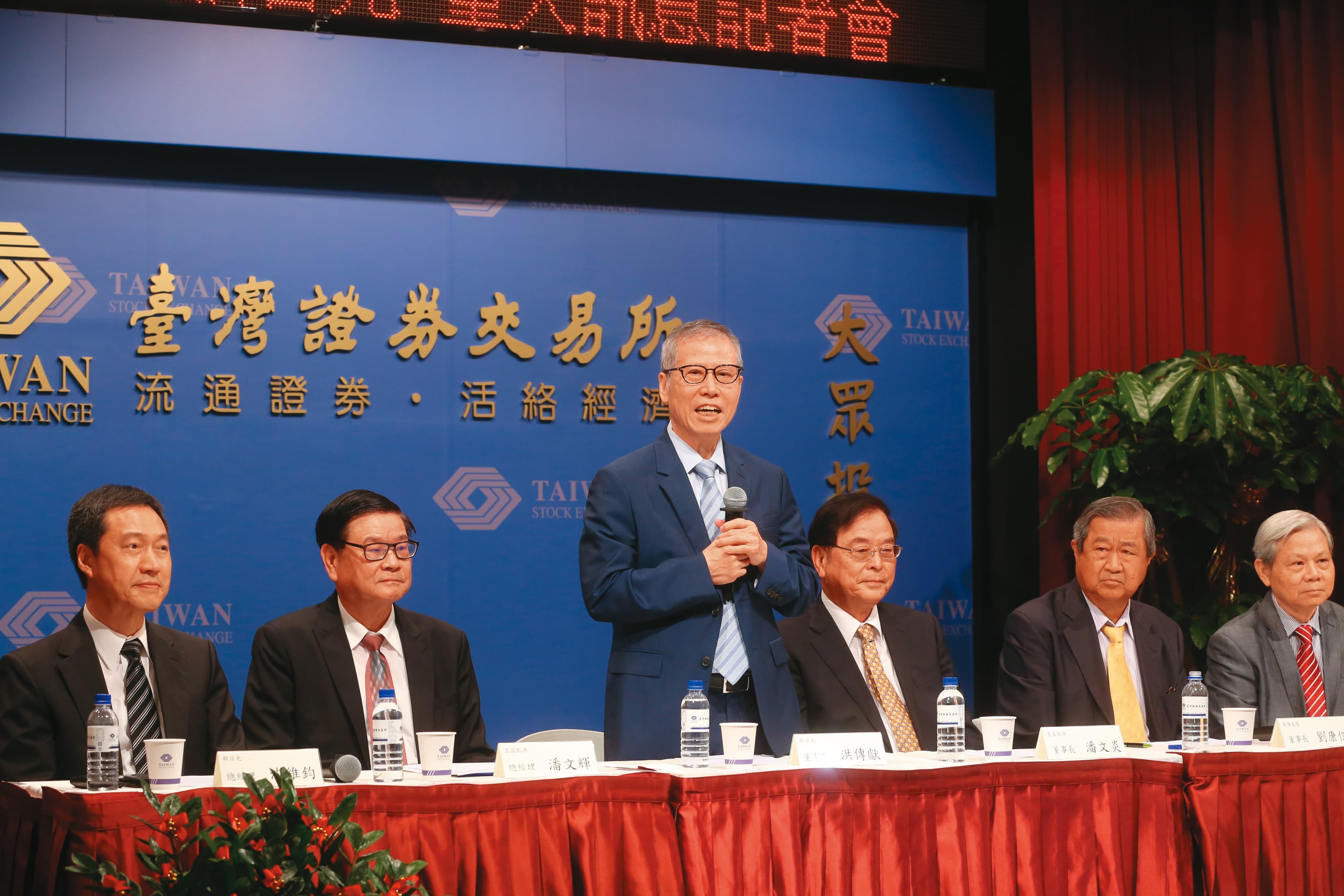 鈣鈦礦可與矽晶搭配,所以國內最大太陽能模組廠商聯合再生,也積極投入研究相關產品。