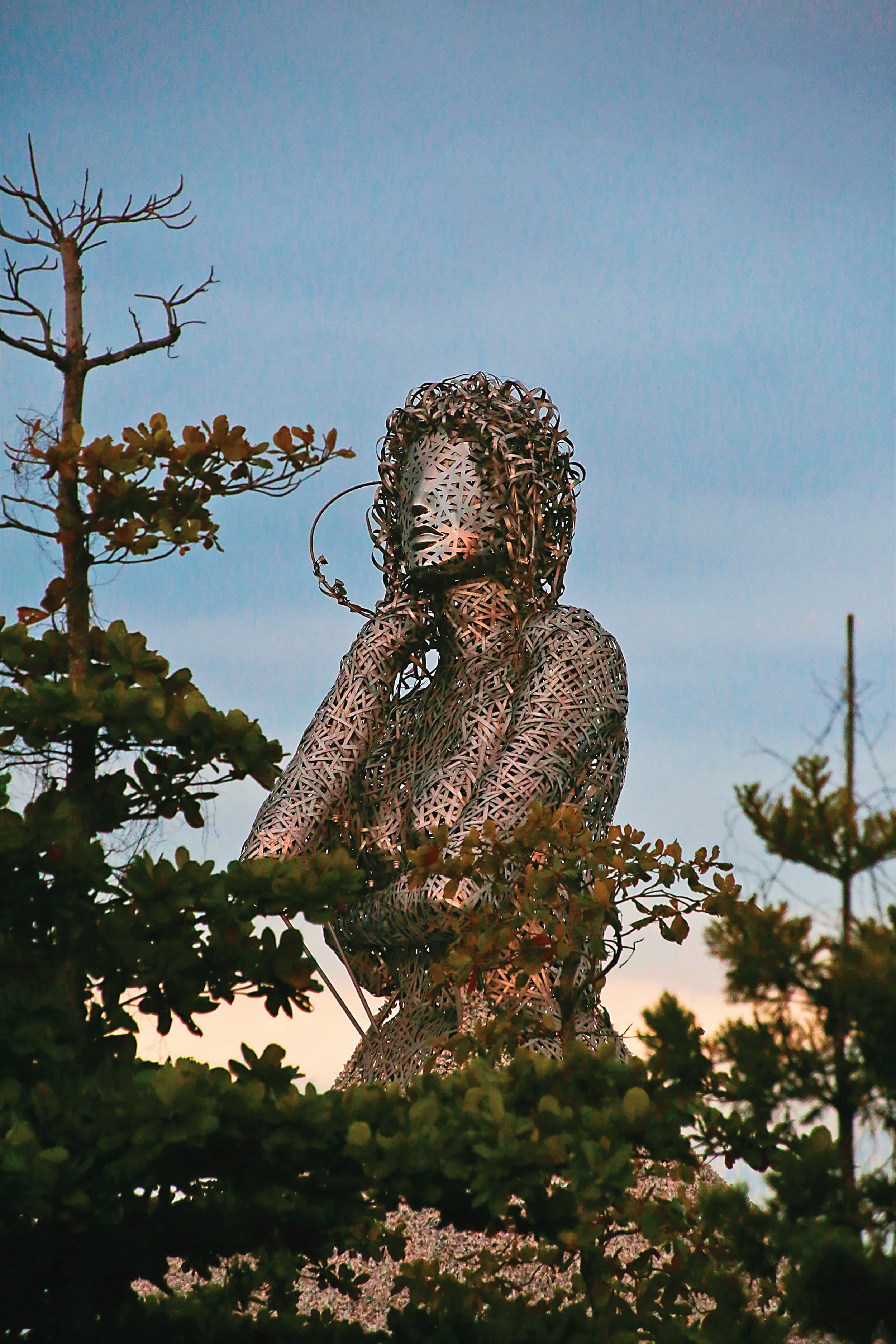 教堂附近還有2019年台灣燈會時，特別打造的「海之女神」藝術燈飾。